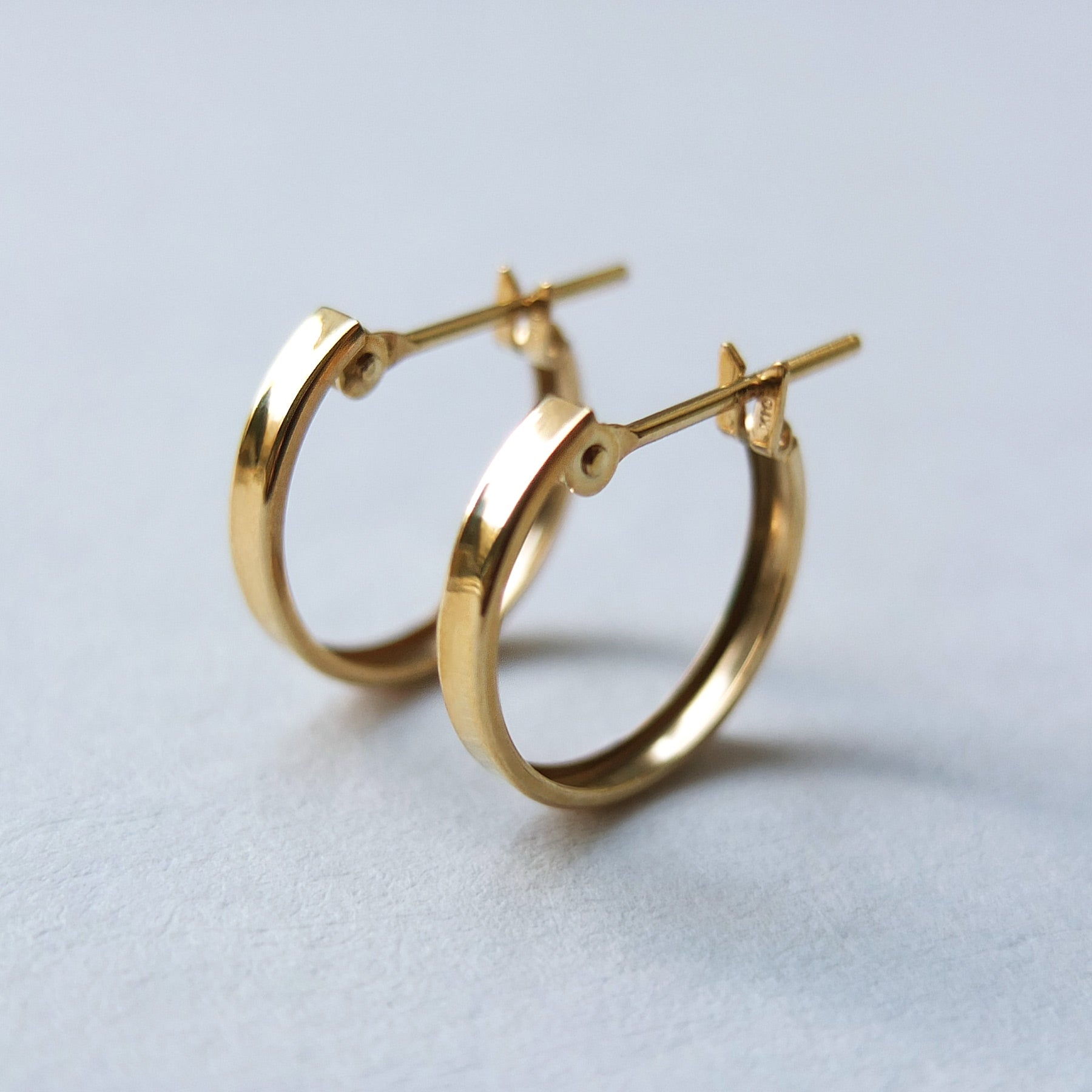 18K/10K Yellow Gold Basic Hoop Earrings - Product Image