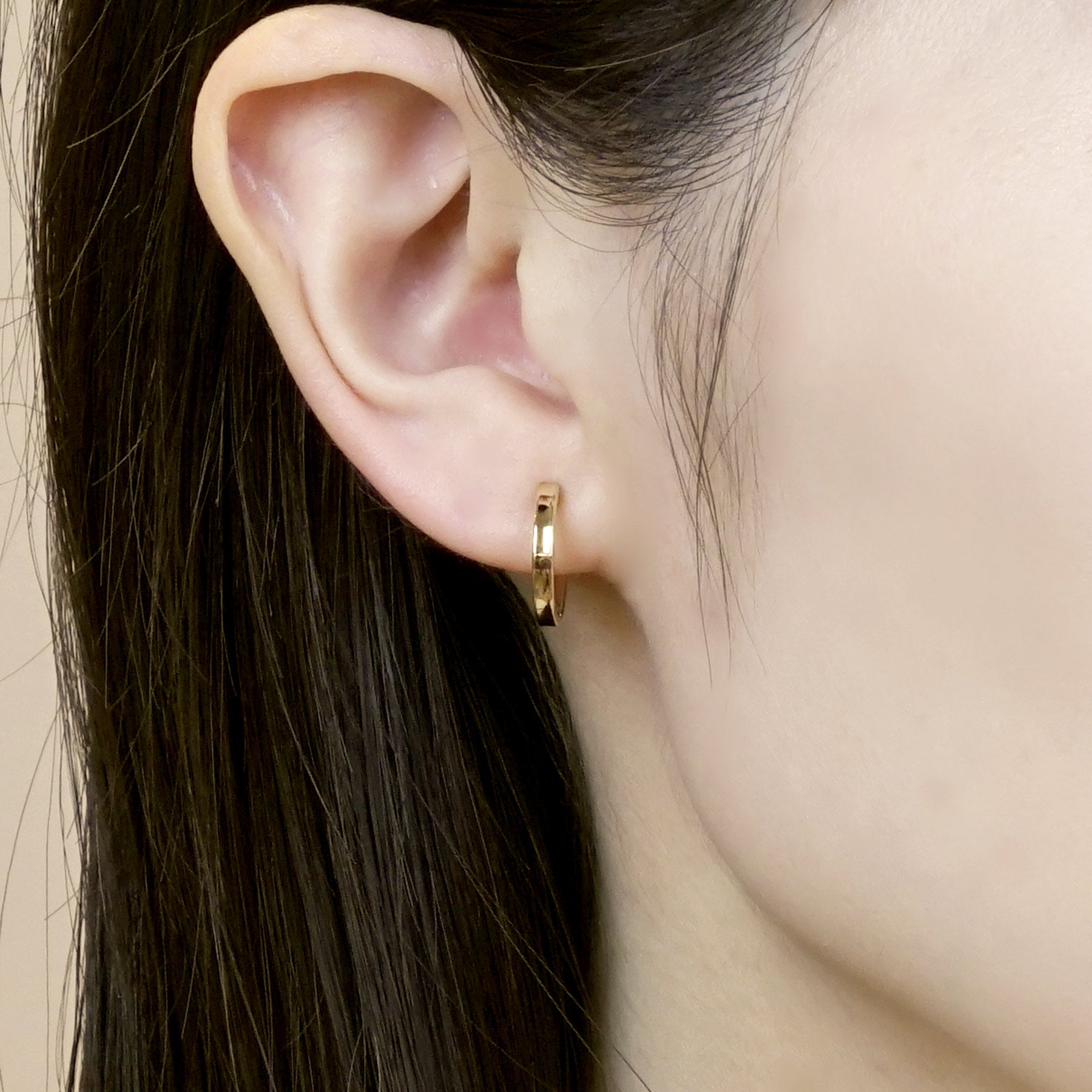 18K/10K Yellow Gold Basic Hoop Earrings - Model Image