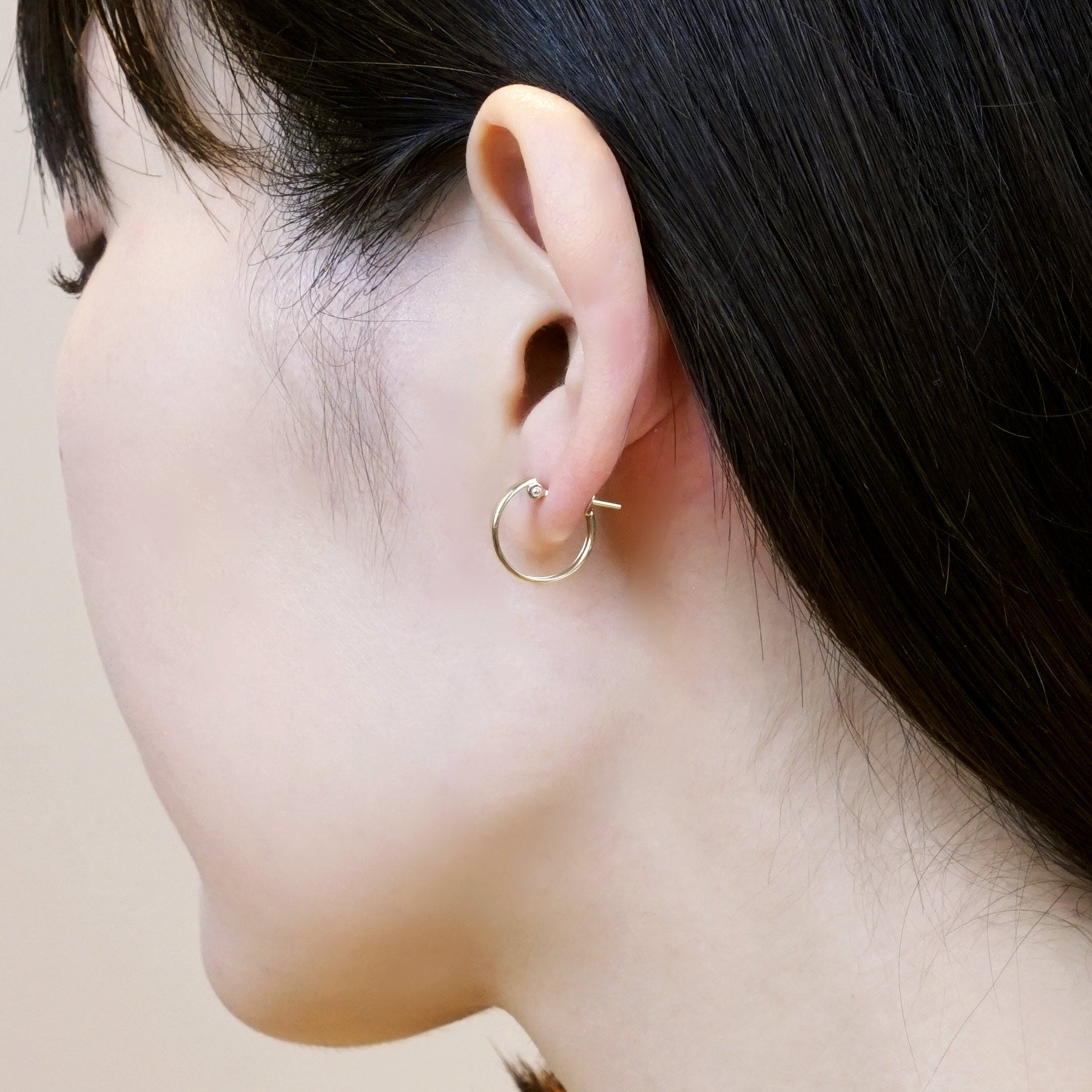 18K/10K Yellow Gold Basic Hoop Earrings - Model Image
