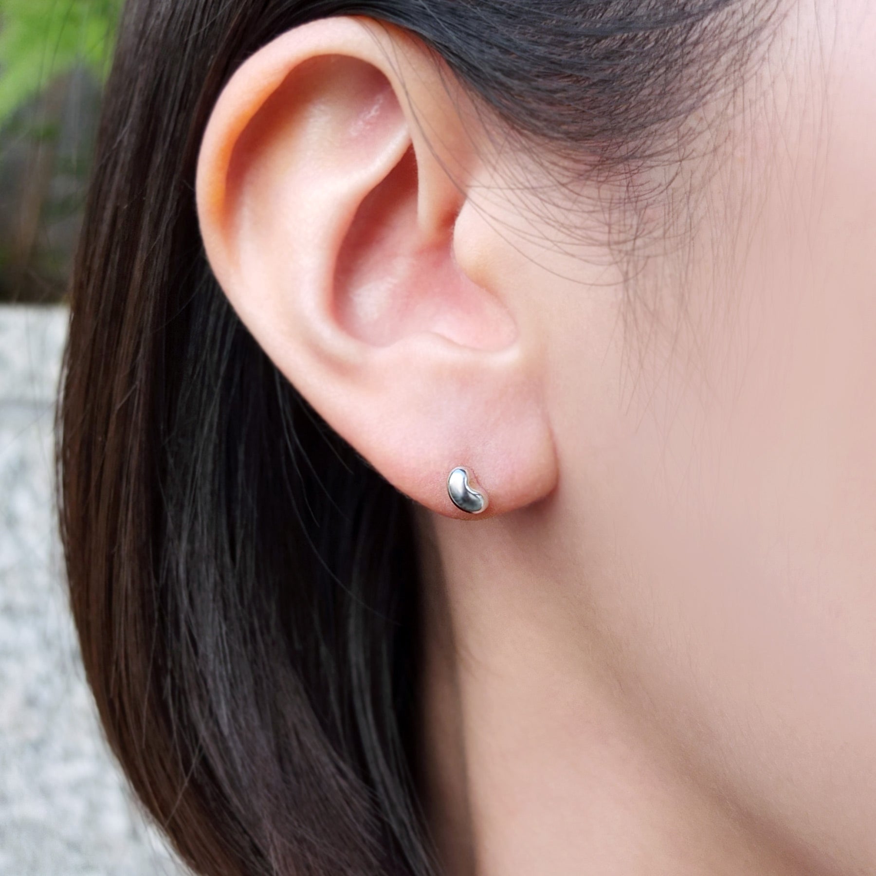 [Second Earrings] Platinum Beans Earring - Model Image