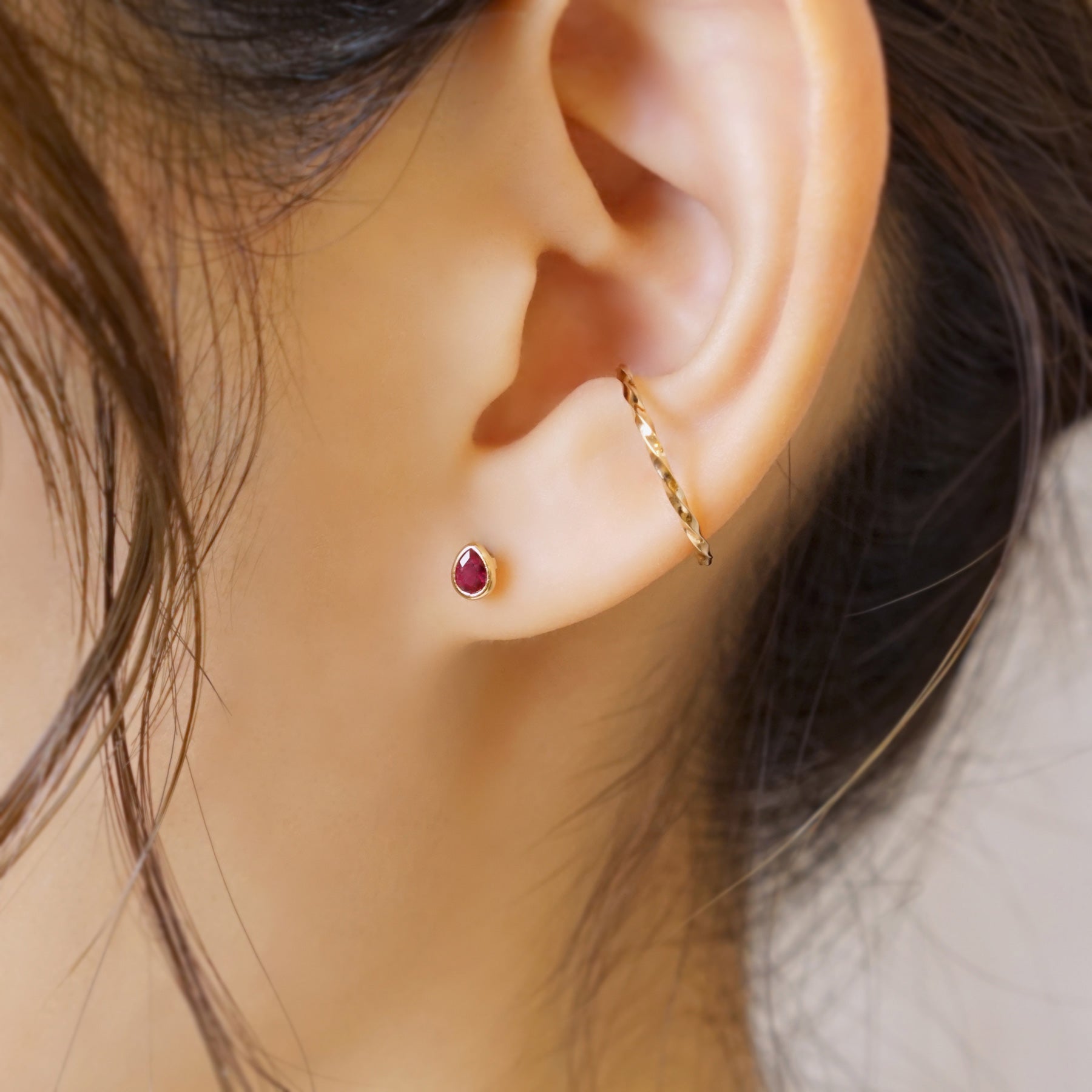 [Second Earrings] 18K Yellow Gold Ruby Drop Earrings - Model Image