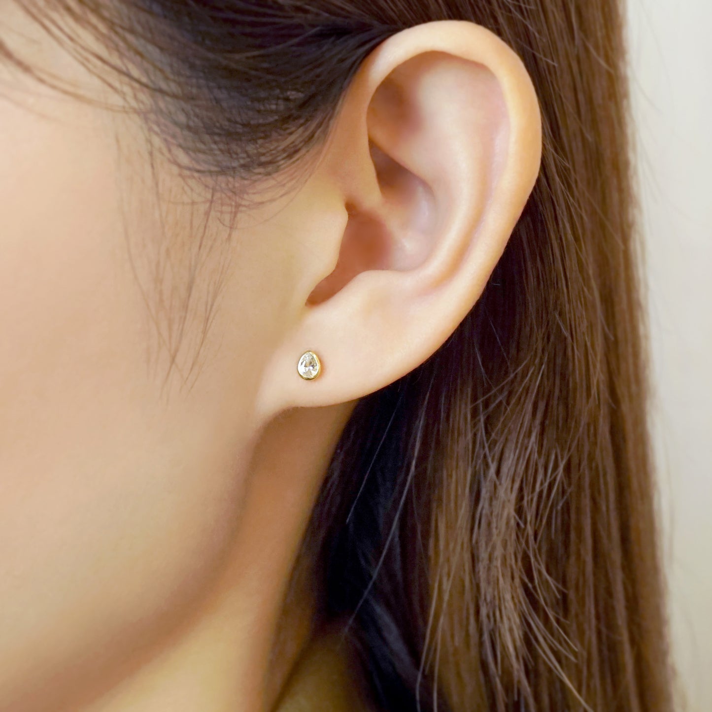 [Second Earrings] 18K Yellow Gold White Sapphire Drop Earrings - Model Image