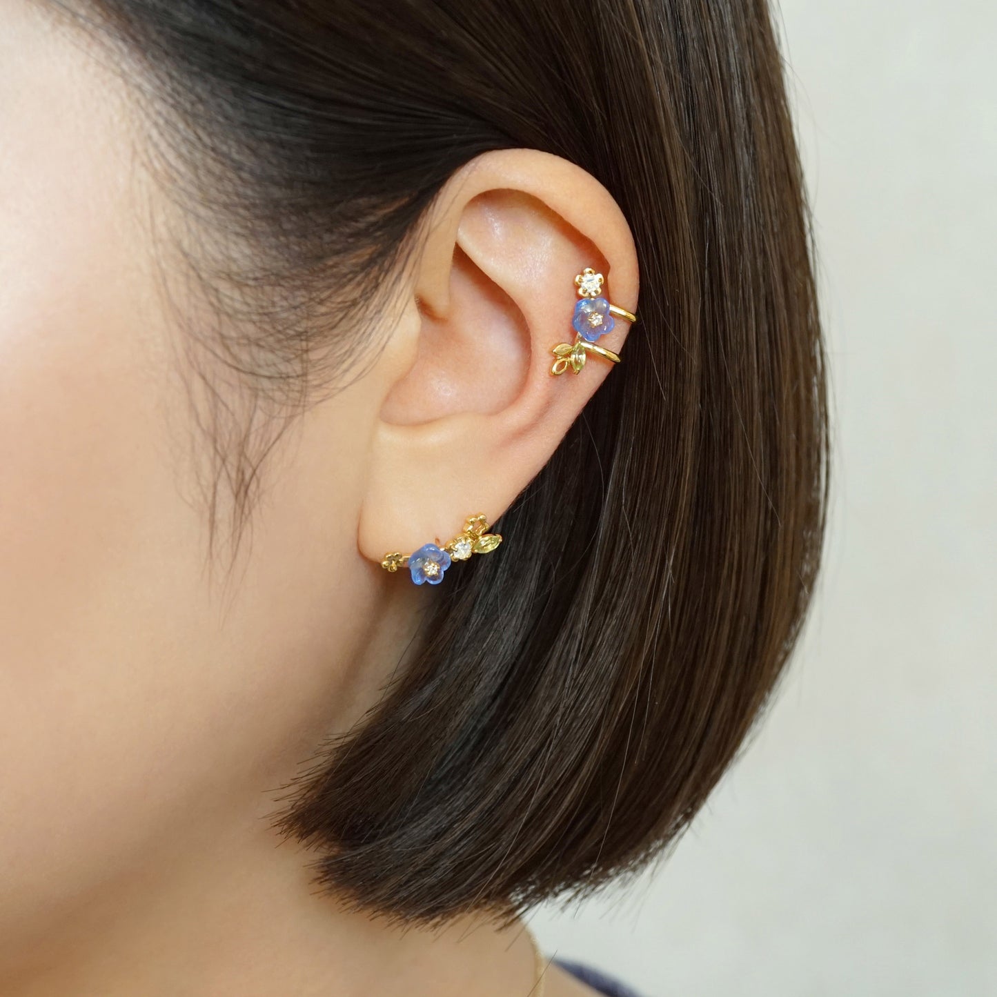 [Solo Earring] 10K / 925 Sterling Silver Blue Quartz Nemophila Single Earring - Model Image