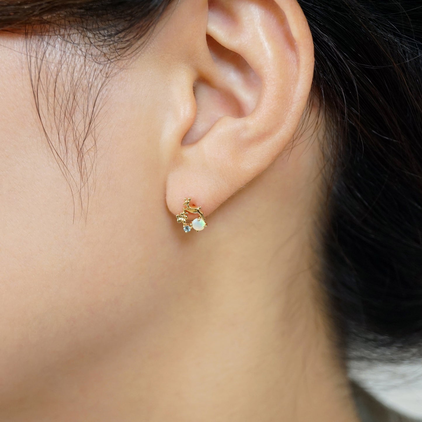 [Solo Earring] 18K/10K Fawn Single Earring (Yellow Gold) - Model Image