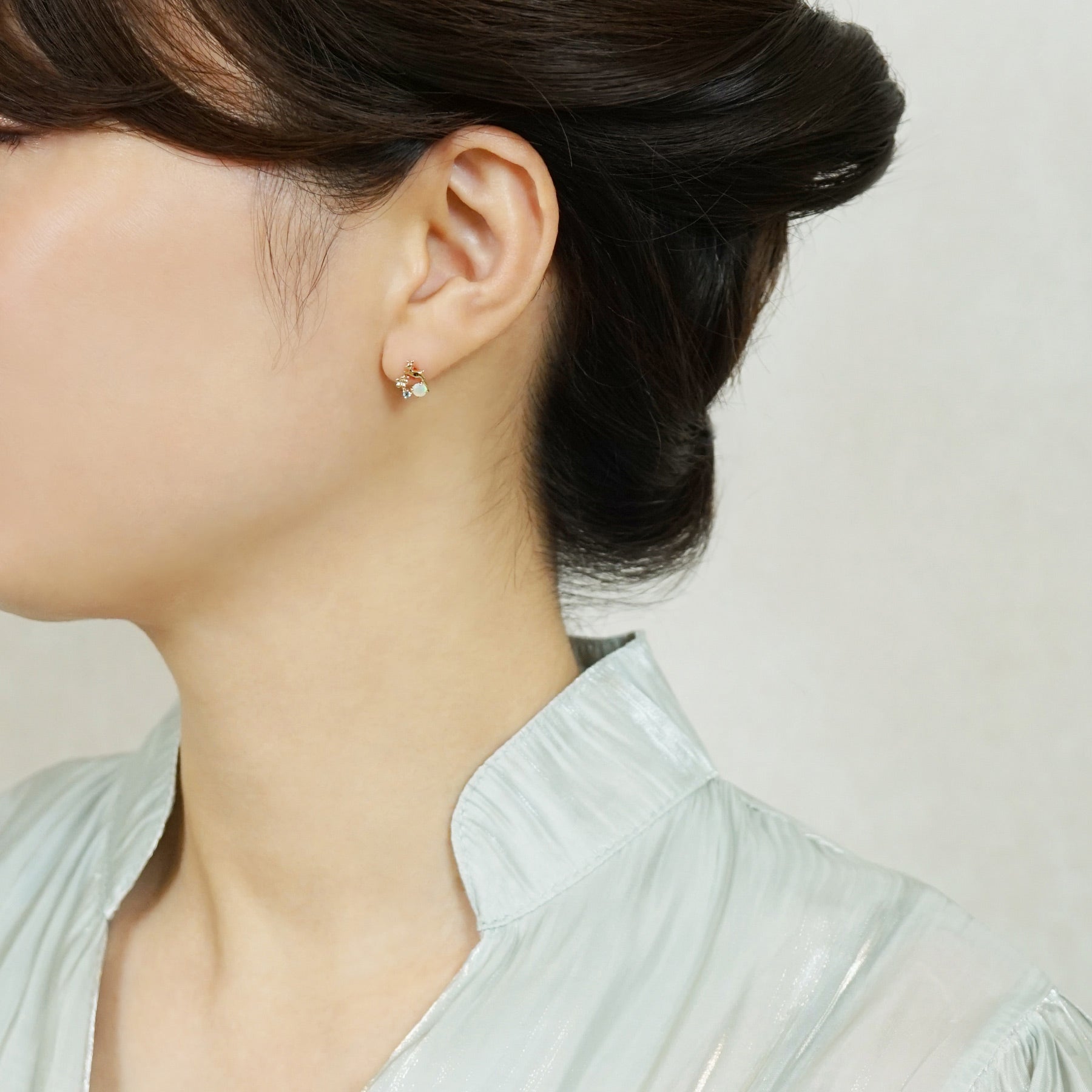 [Solo Earring] 18K/10K Fawn Single Earring (Yellow Gold) - Model Image