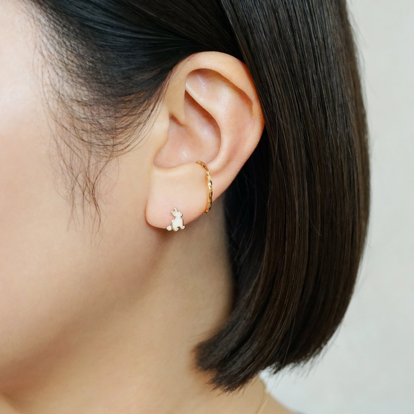 [Solo Earring] 18K/10K Rabbit Single Earring (Yellow Gold) - Model Image