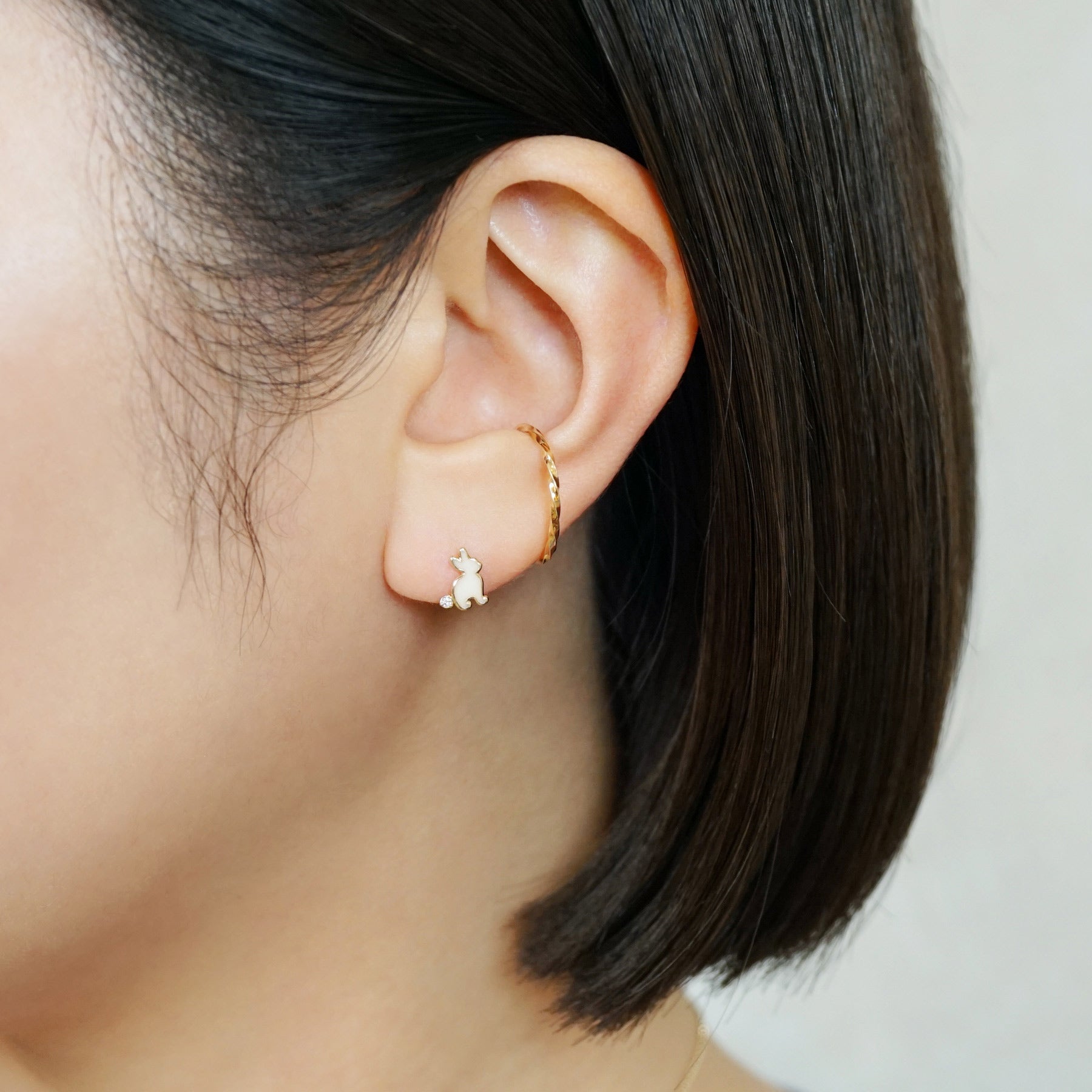[Solo Earring] 18K/10K Rabbit Single Earring (Yellow Gold) - Model Image