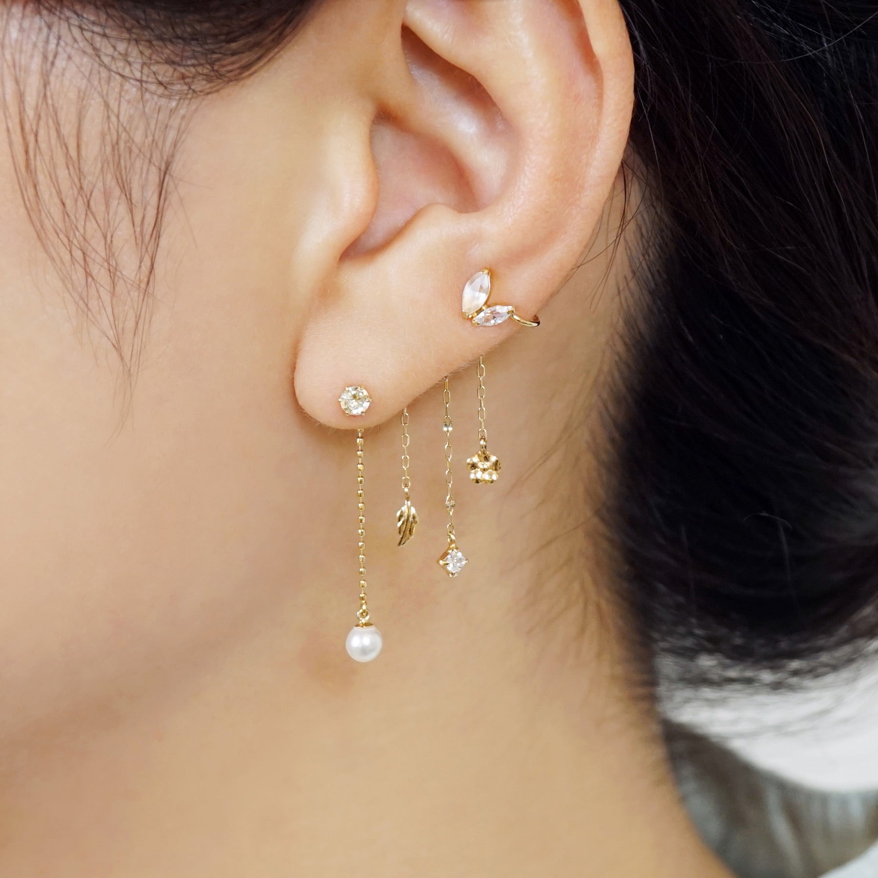 [Solo Earring] 18K/10K Moonstone Small Bird Chandelier Single Earring (Yellow Gold) - Model Image