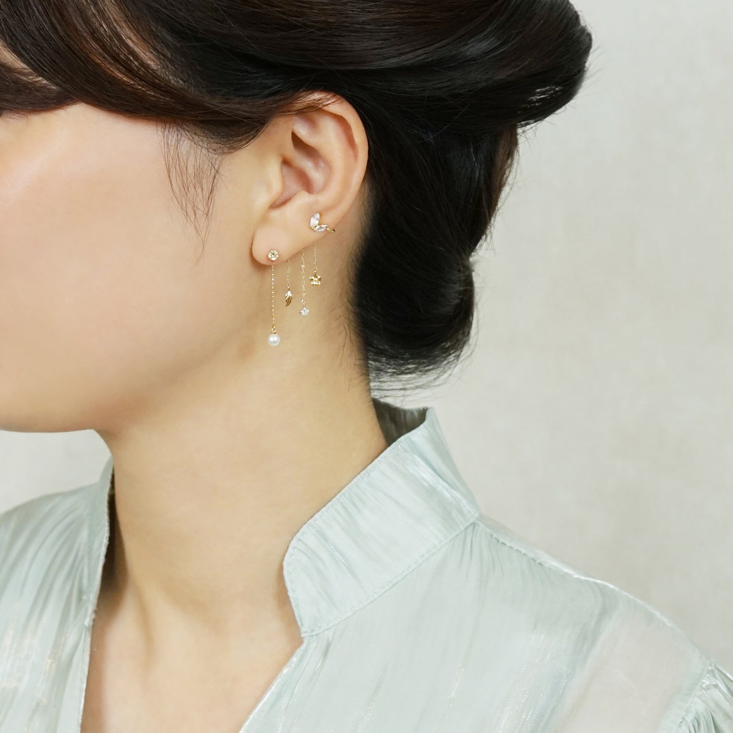 [Solo Earring] 18K/10K Moonstone Small Bird Chandelier Single Earring (Yellow Gold) - Model Image