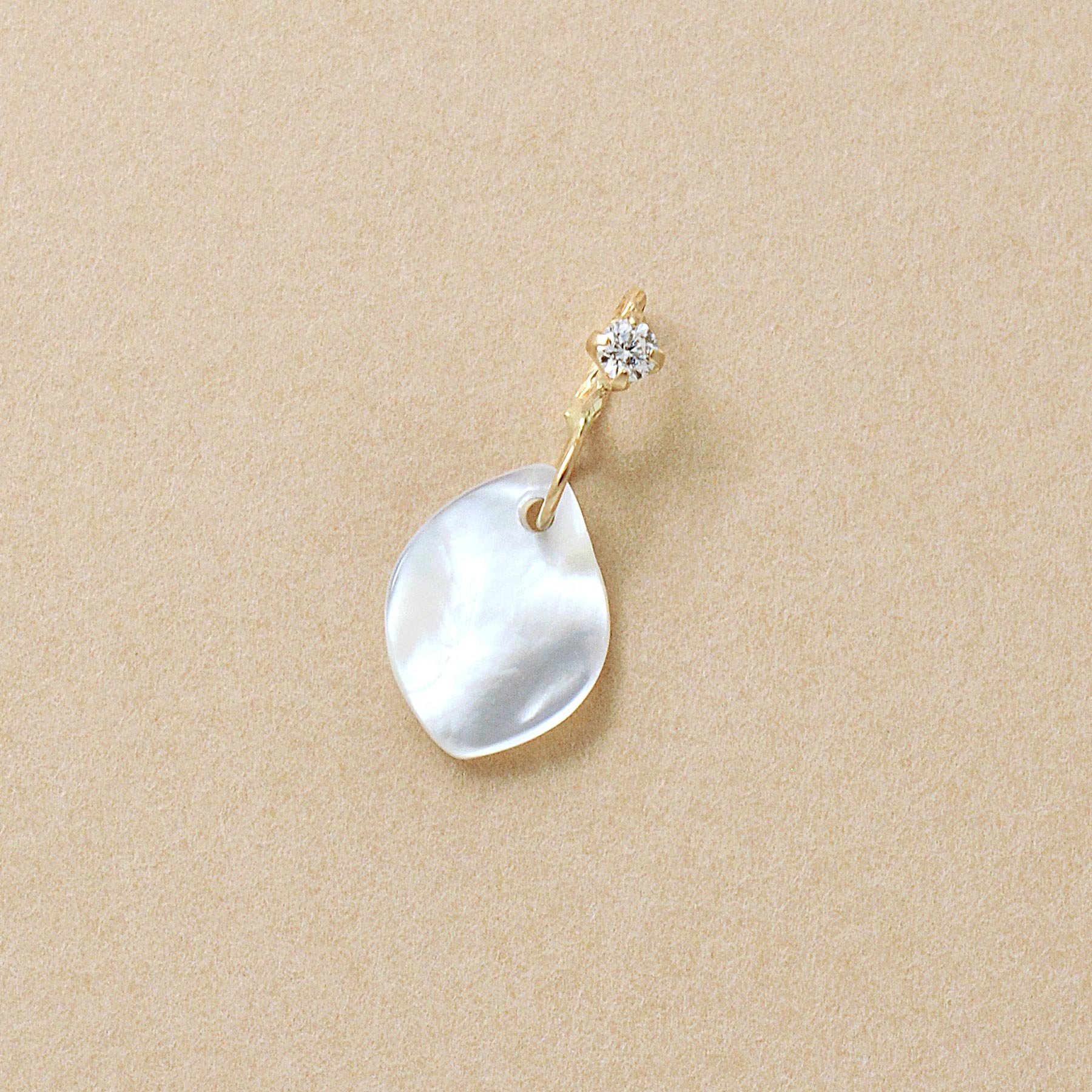 10K White Shell Necklace Charm (Yellow Gold) - Product Image