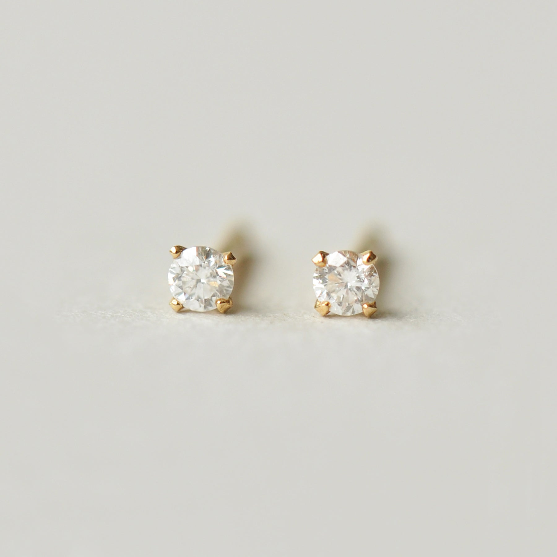 [Second Earrings] 18K Yellow Gold Diamond Earrings 0.08ct - Product Image