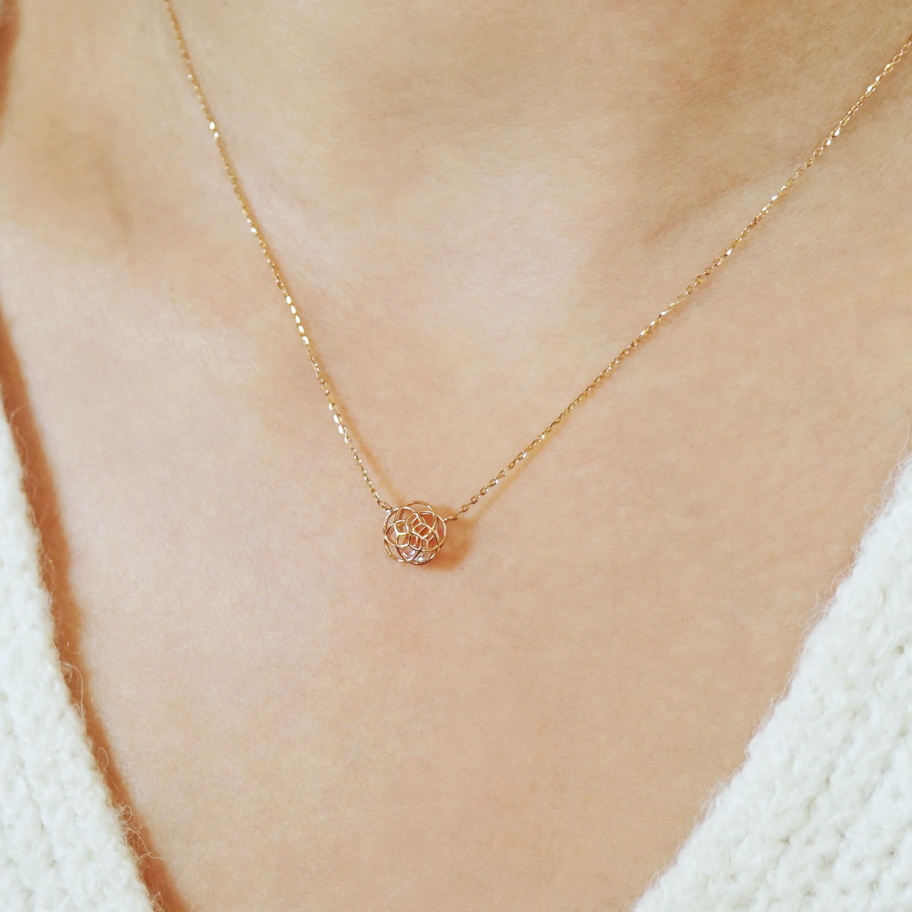 [Pannier] 10K Limited Quantity Necklace “Cherry Blossoms” (Rose Gold) - Model Image