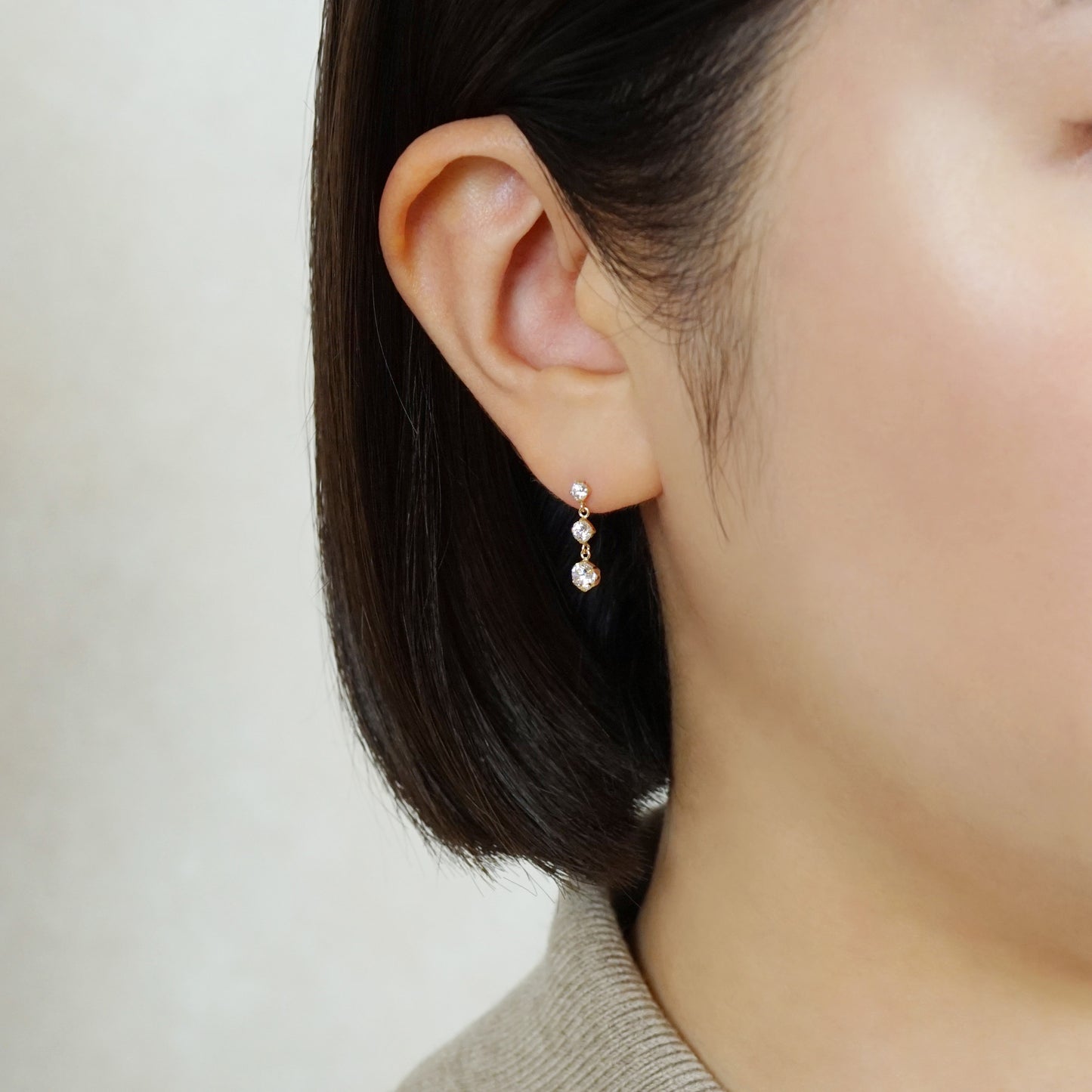 10K Gradation Dangle Earrings (Yellow Gold) - Model Image