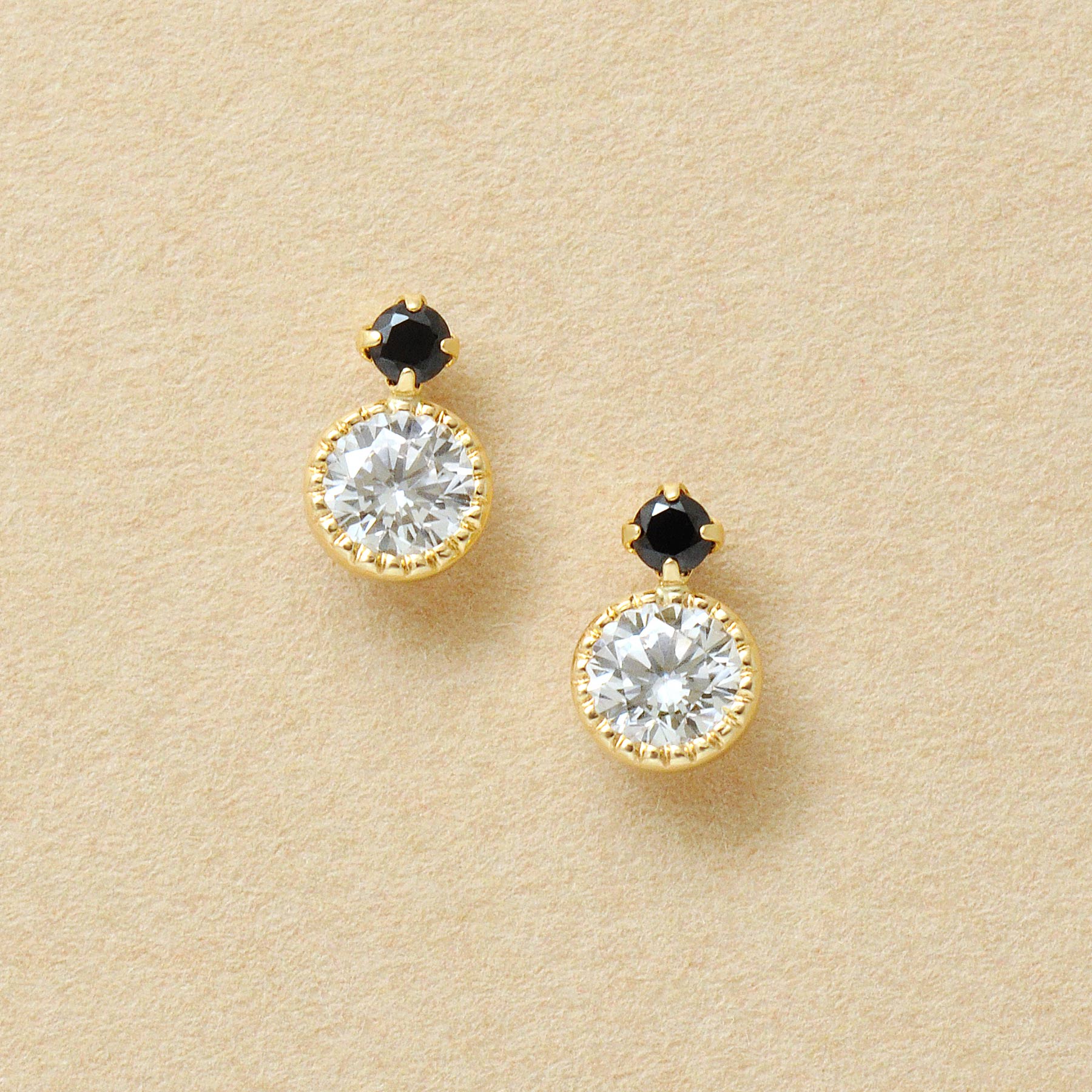 10K Black Color Circle Stud Earrings (Yellow Gold) - Product Image