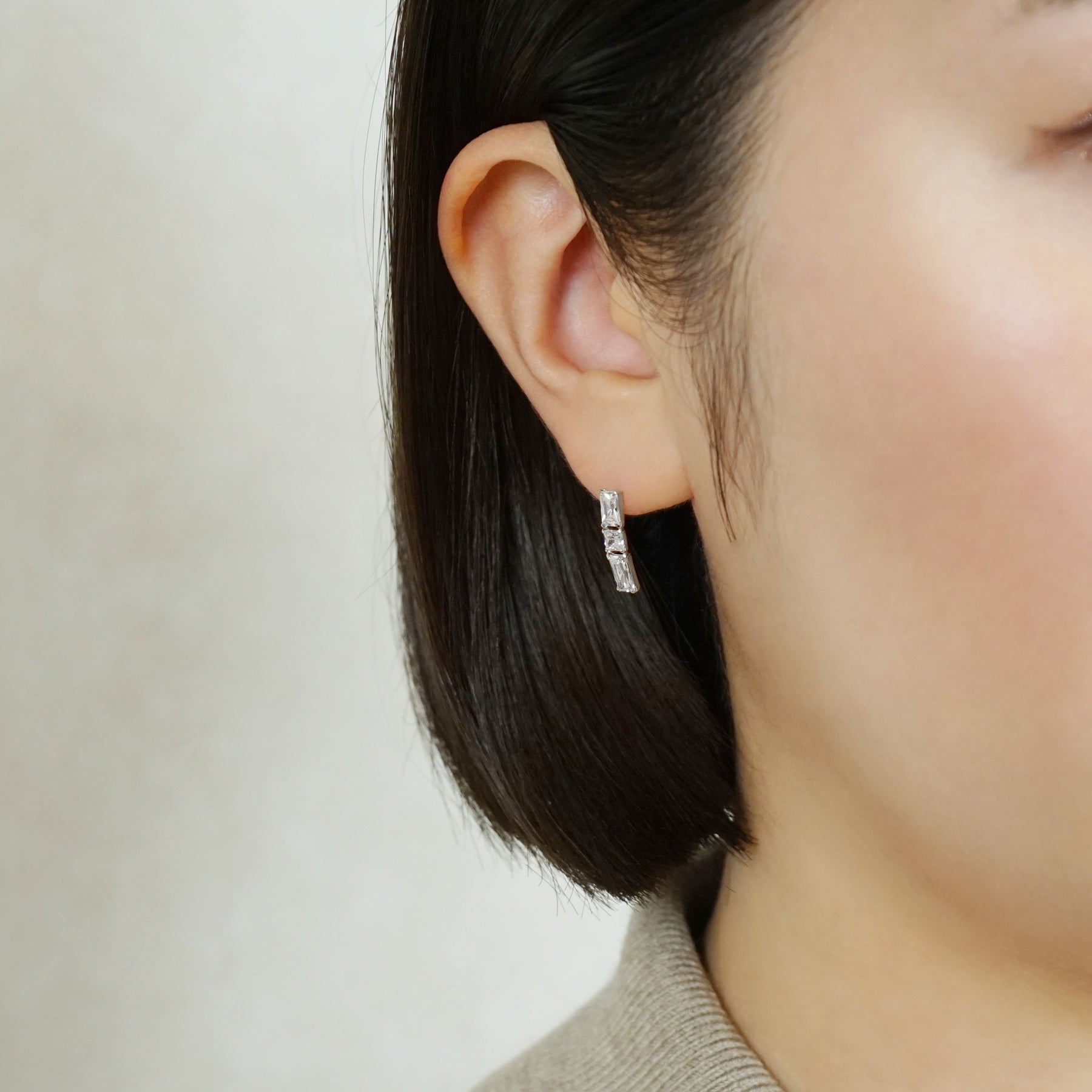 10K Gradation Square Stud Earrings (White Gold) - Model Image