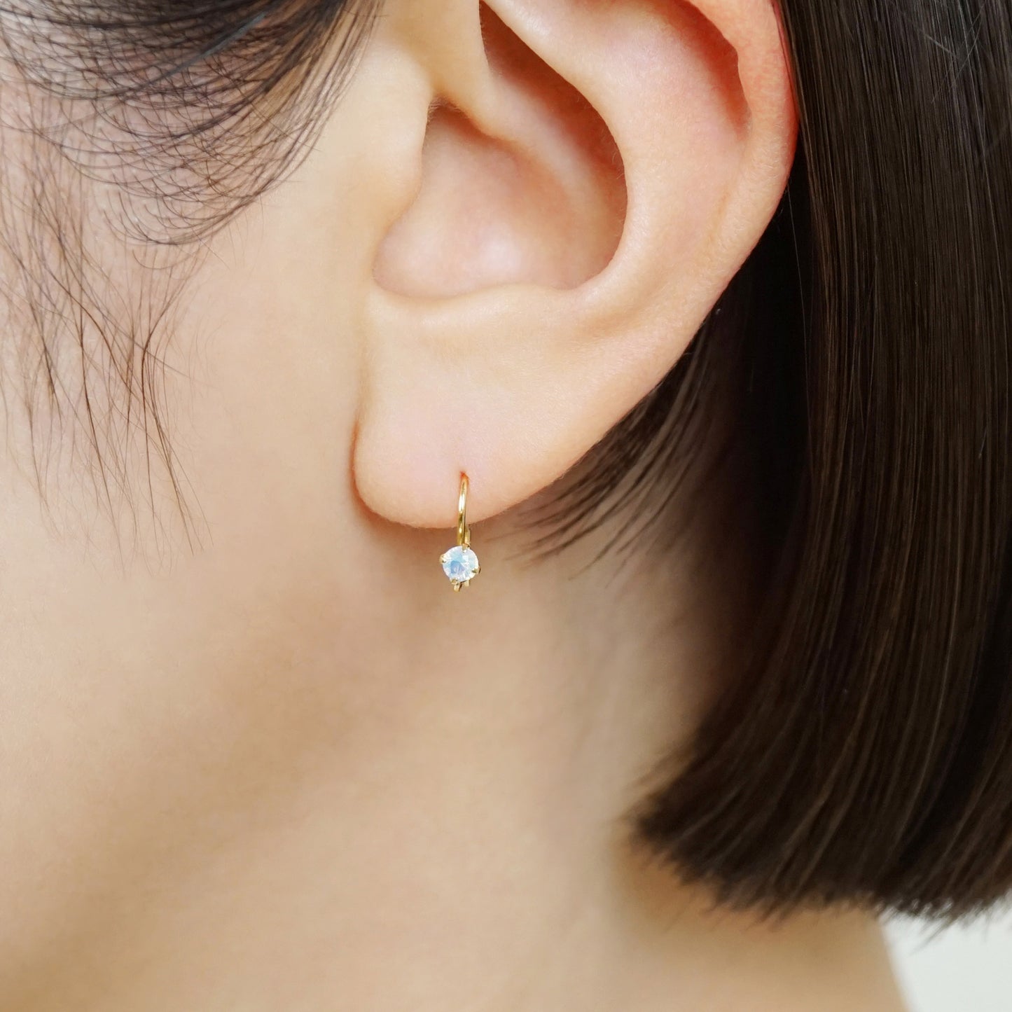 [Palette] 18K/10K Glass Opal Base Earrings (Yellow Gold) - Model Image