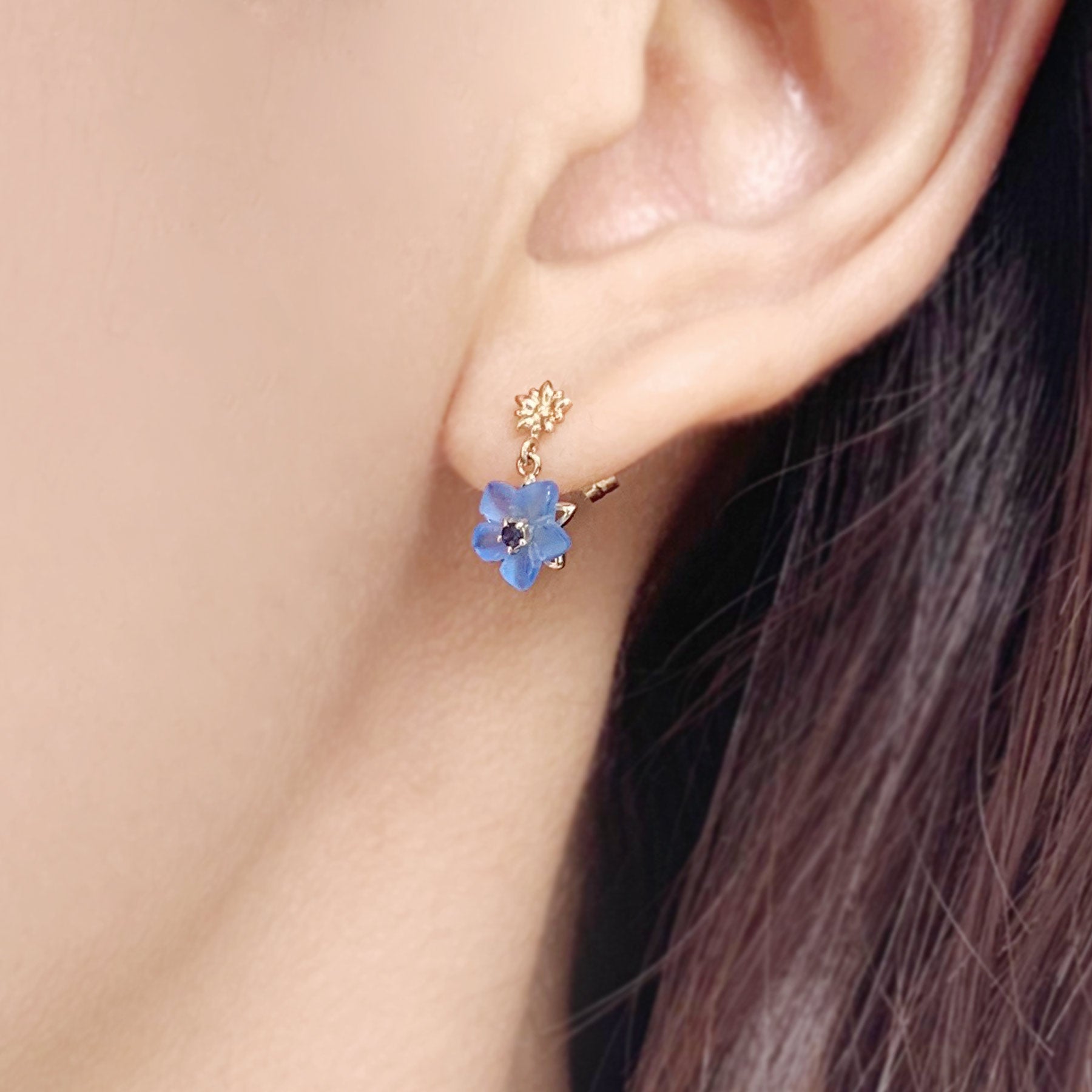 [Birth Flower Jewelry] September Gentian Earrings - Model Image