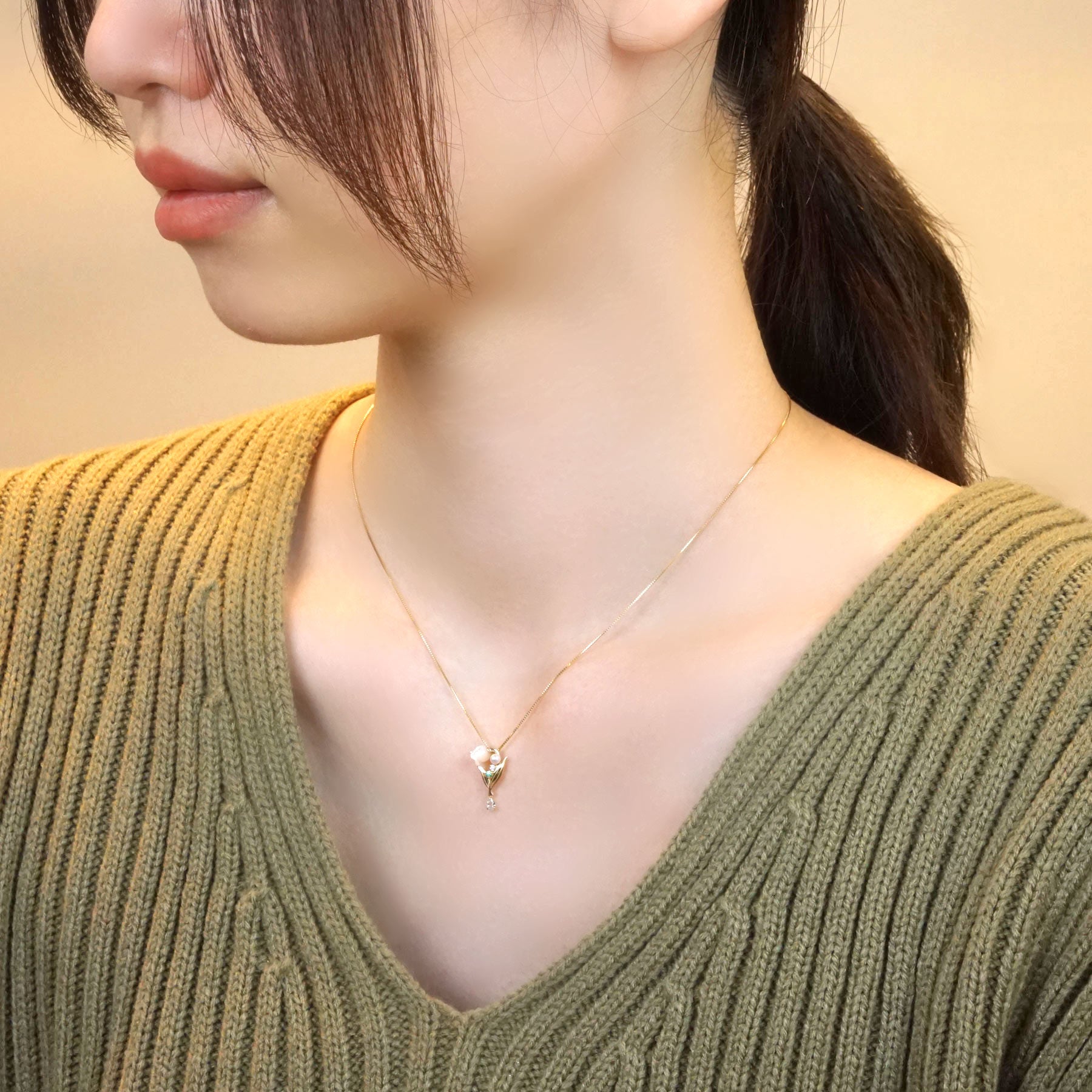 [Birth Flower Jewelry] May Lily of the valley Necklace - Model Image