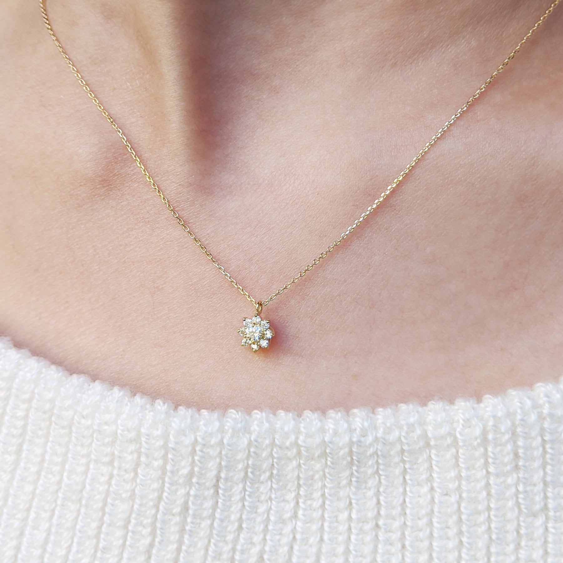18K Yellow Gold Diamond Necklace "Lumiere" - Model Image