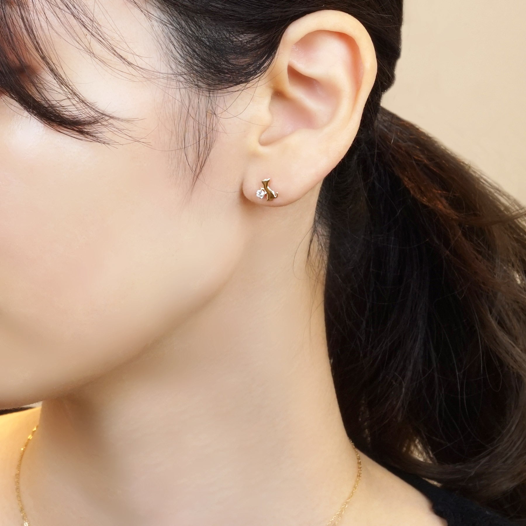 18K/10K Yellow Gold Playing Cat Earrings - Model Image