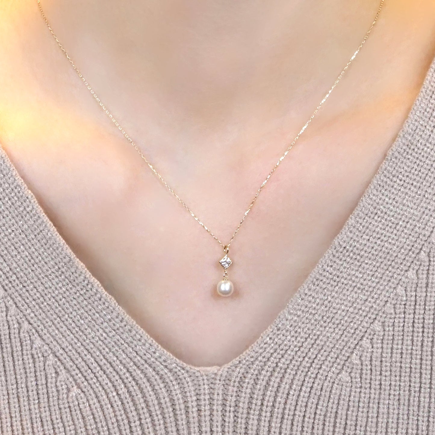 10K Yellow Gold Freshwater Pearl Milgrain Square Necklace - Model Image