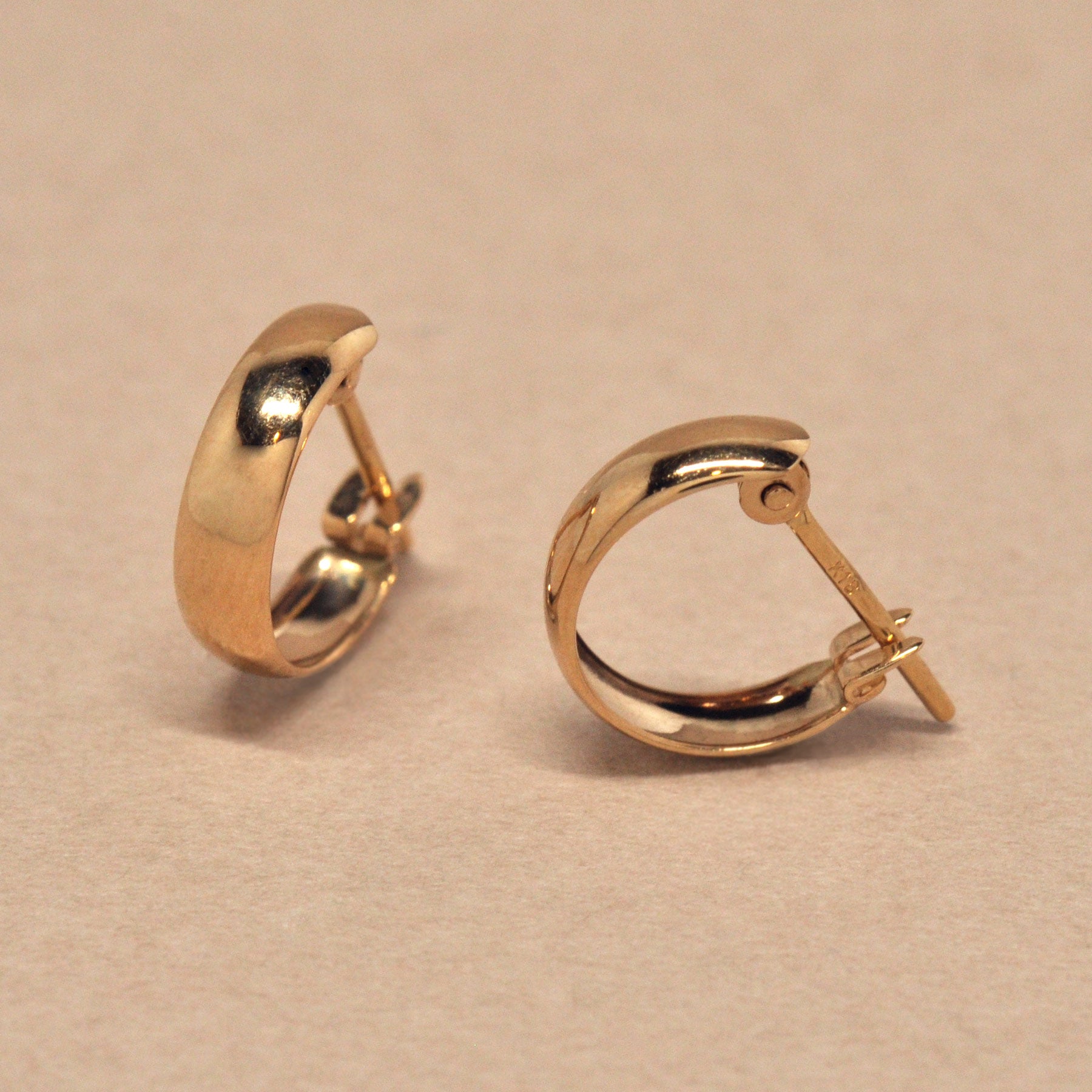 18K/10K Yellow Gold Basic Hoop Earrings - Product Image