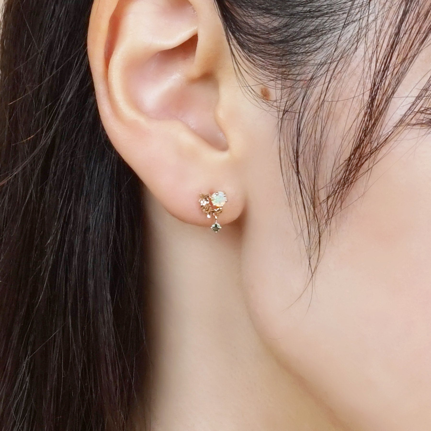 [Birth Flower Jewelry] October Fragrant Olive Earrings - Model Image