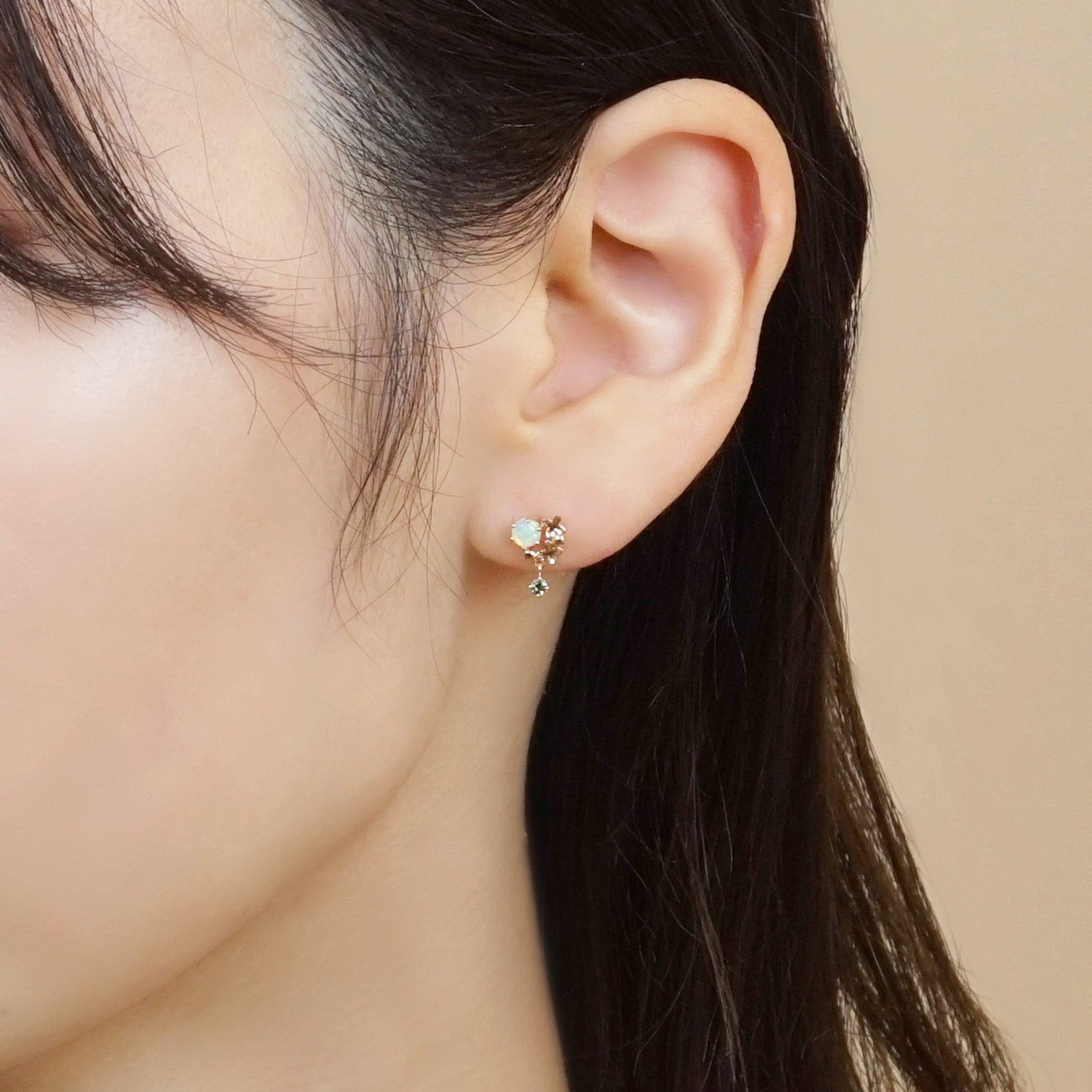[Birth Flower Jewelry] October Fragrant Olive Earrings - Model Image