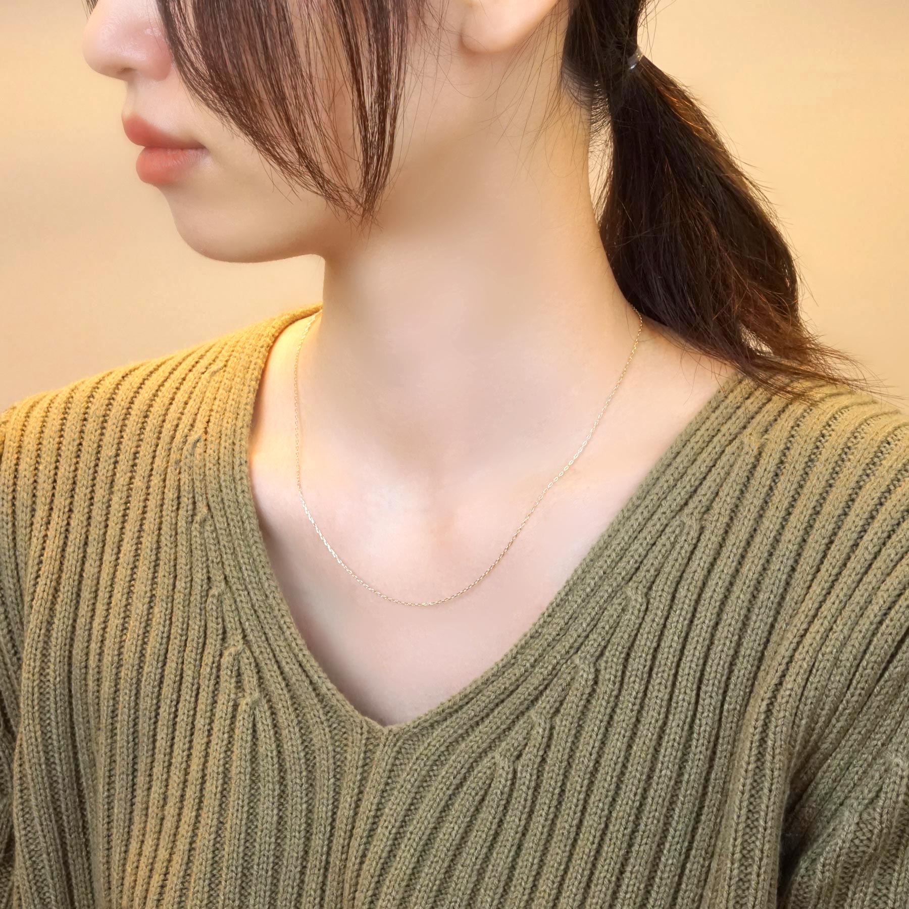 [Palette] 10K Yellow Gold Slide Pin Chain Necklace - Model Image