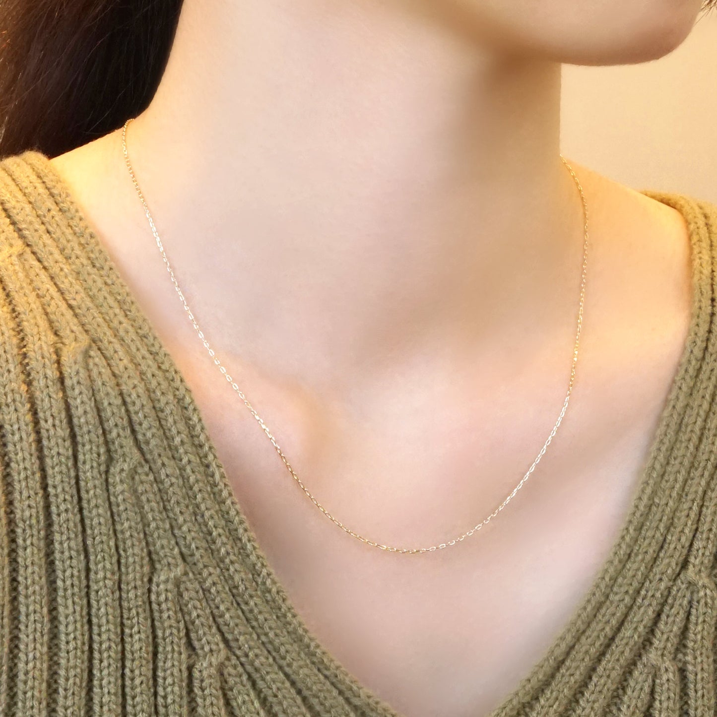 [Palette] 10K Yellow Gold Slide Pin Chain Necklace - Model Image
