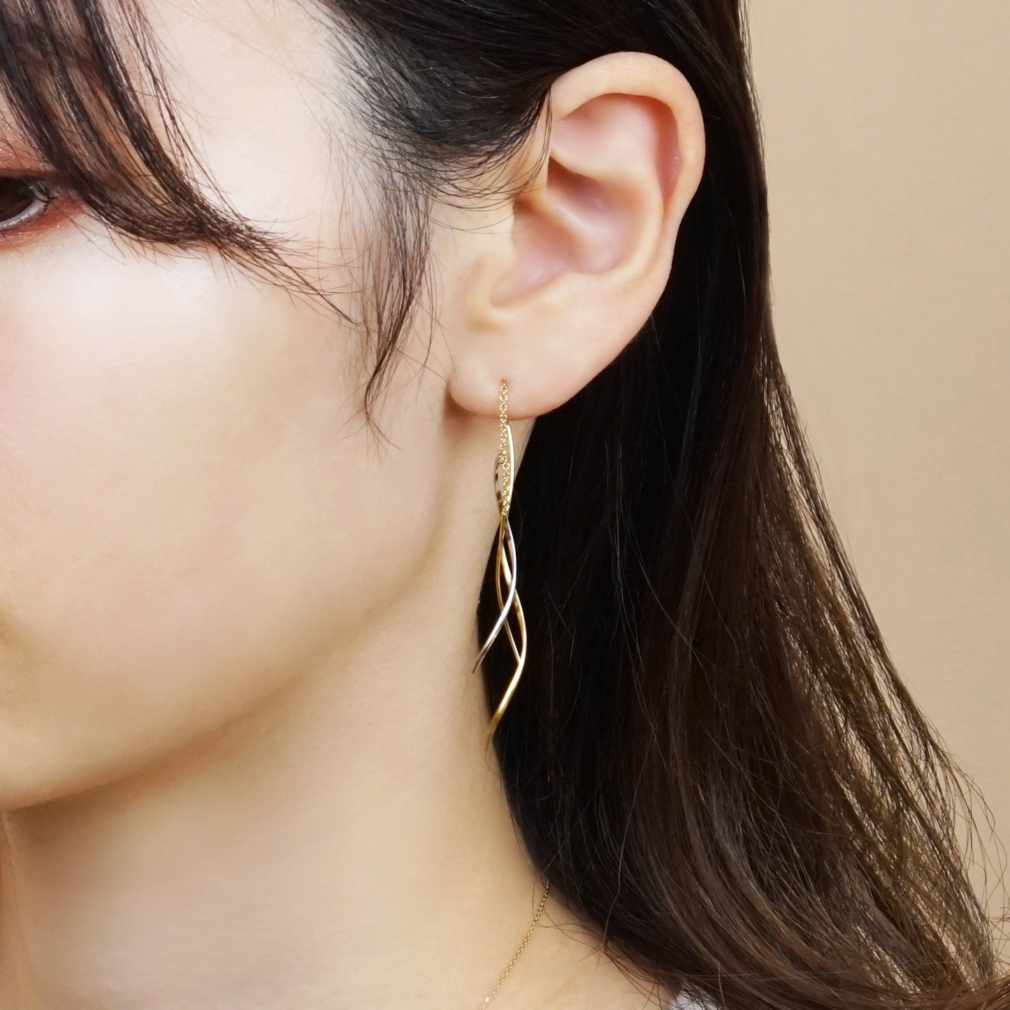 Gold Filled Wave Line Threader Earrings (Platinum Plated / Yellow Gold Filled) - Model Image