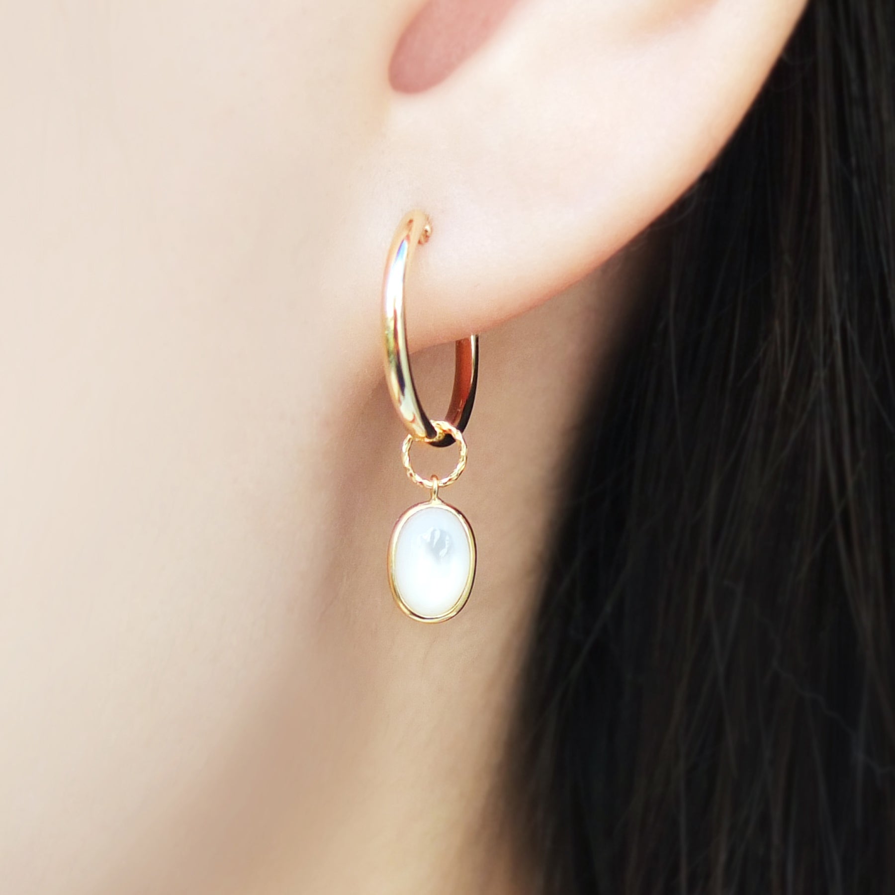 18K/10K Yellow Gold Pipe Hoop Earrings 15mm - Model Image