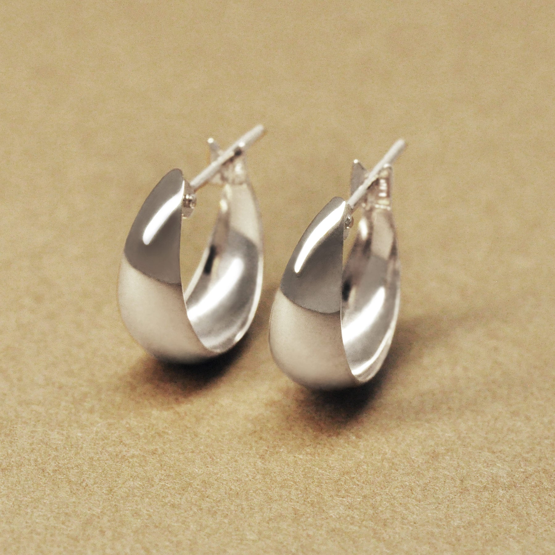 10K White Gold Moon Design Hoop Earrings - Product Image