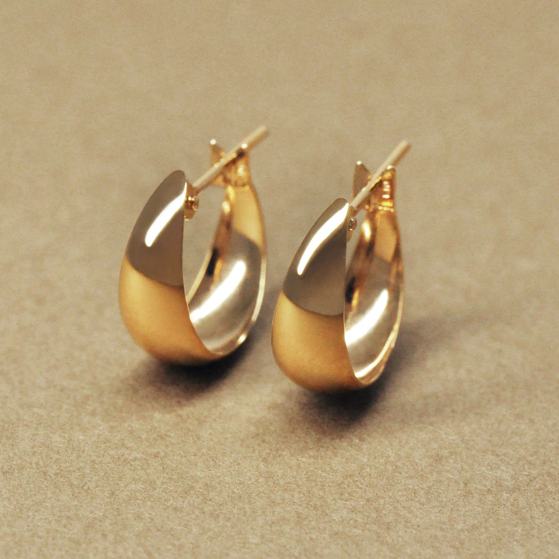 10K Yellow Gold Moon Design Hoop Earrings - Product Image