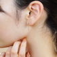 [Palette] 18K Yellow Gold Glittering Chain Bar Earring Charms - Model Image