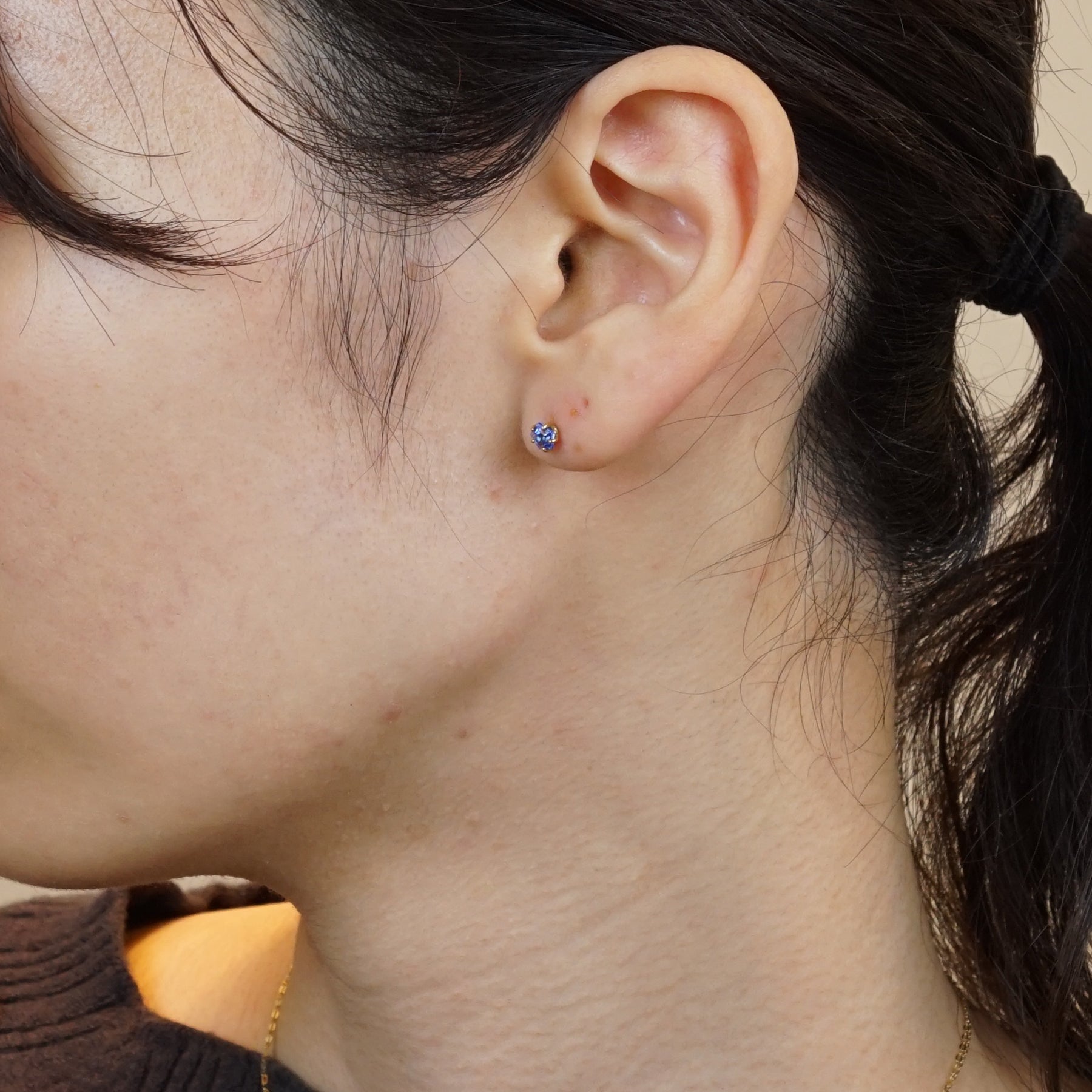 [Second Earrings] 18K Yellow Gold Blue Quartz Pentagon Cut Earrings - Model Image