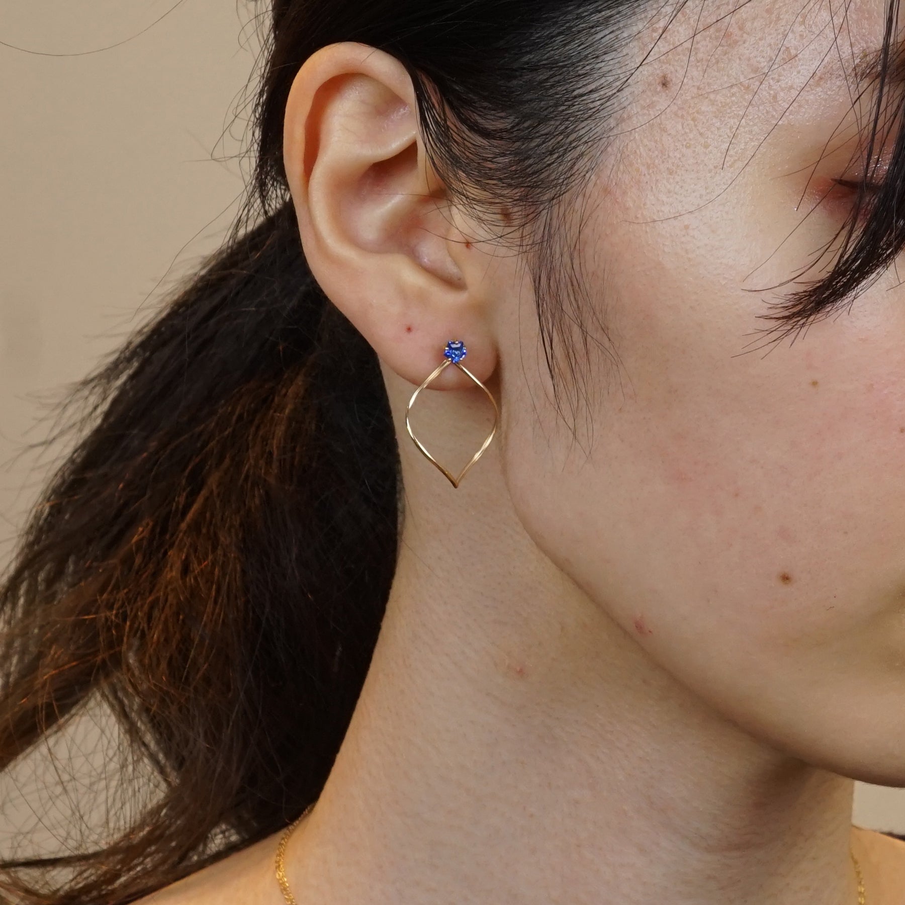 [Second Earrings] 18K Yellow Gold Blue Quartz Pentagon Cut Earrings - Model Image