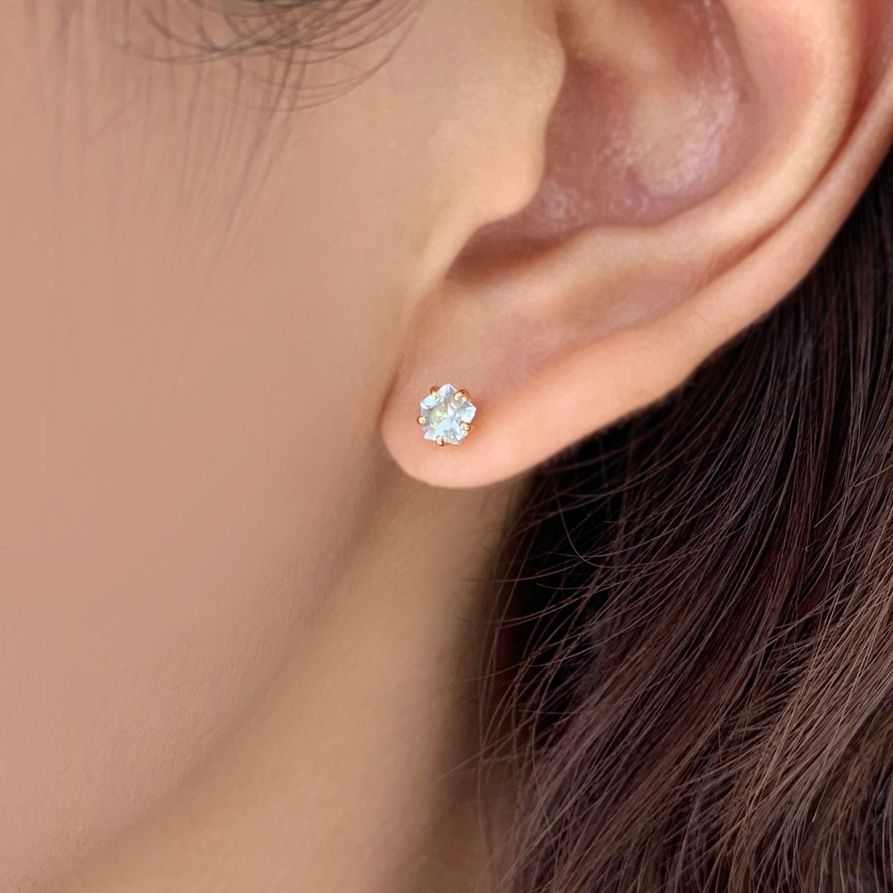 [Second Earrings] 18K Yellow Gold Blue Topaz Pentagon Cut Earrings - Model Image