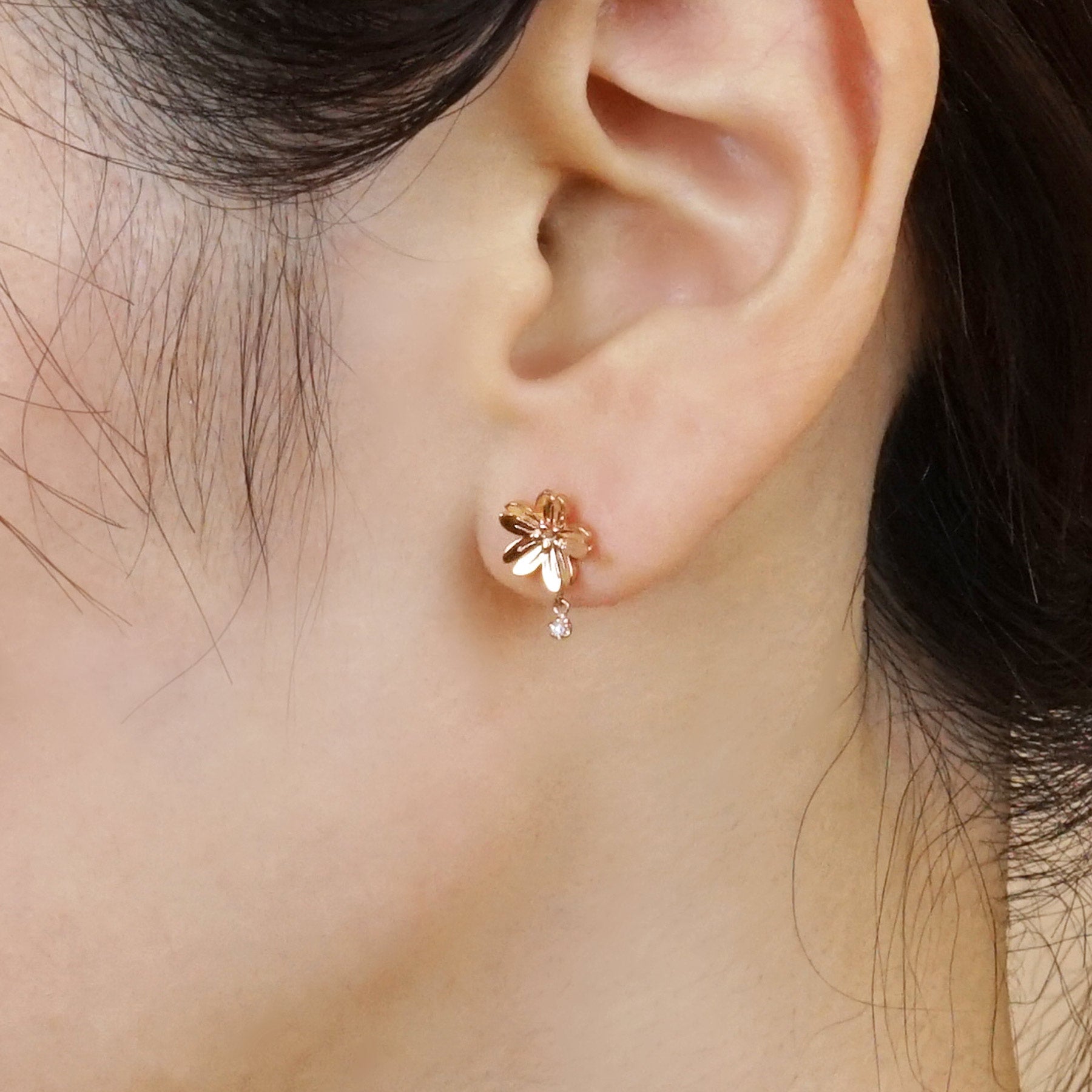 [Birth Flower Jewelry] April - Cherry Blossoms Earrings (925 Sterling Silver / 18K) - Model Image