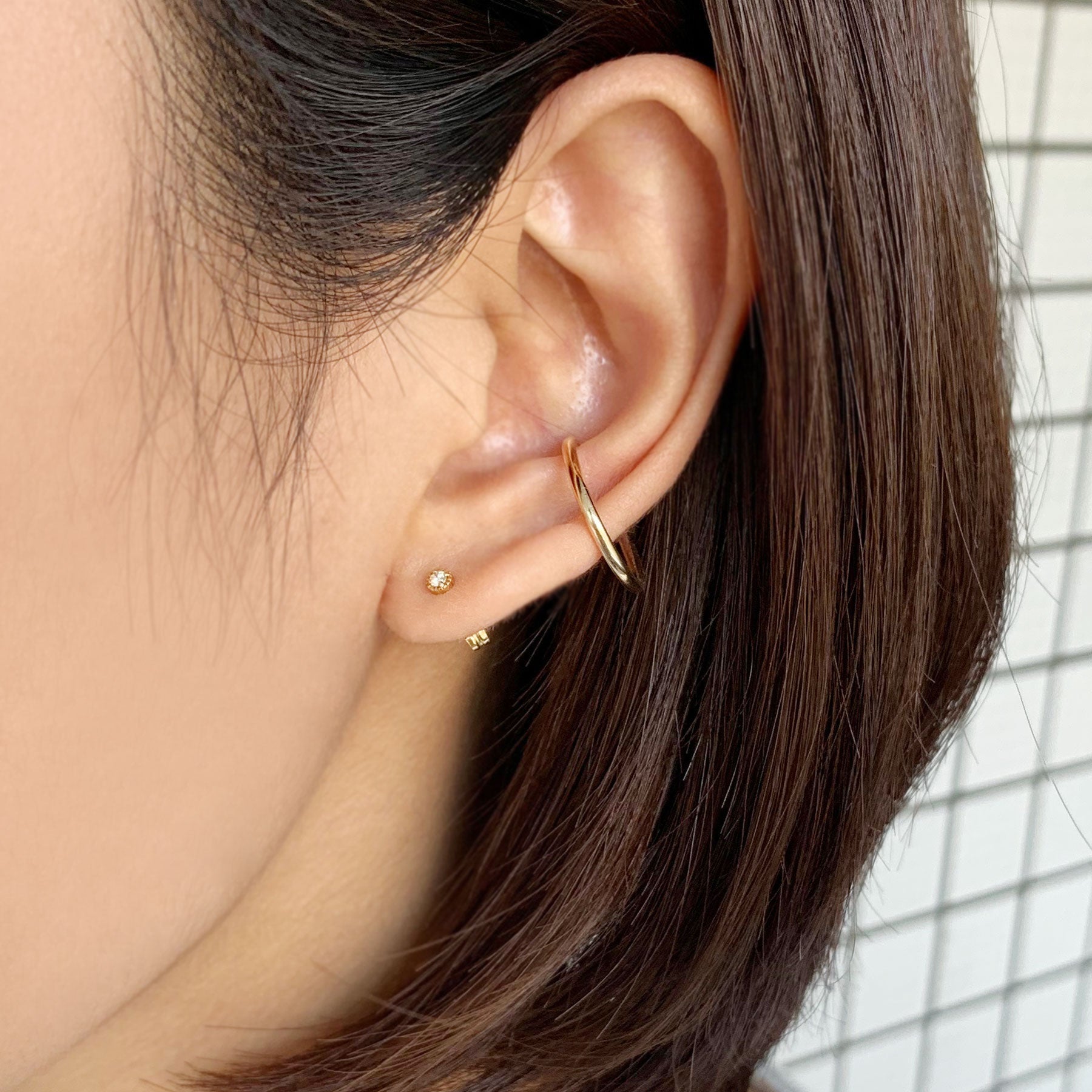 10K Yellow Gold Pipe Ear Cuff - Model Image