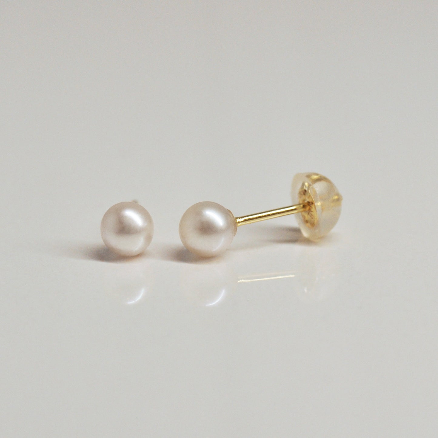 18K Yellow Gold Pearl Small Earrings [4mm] - Product Image