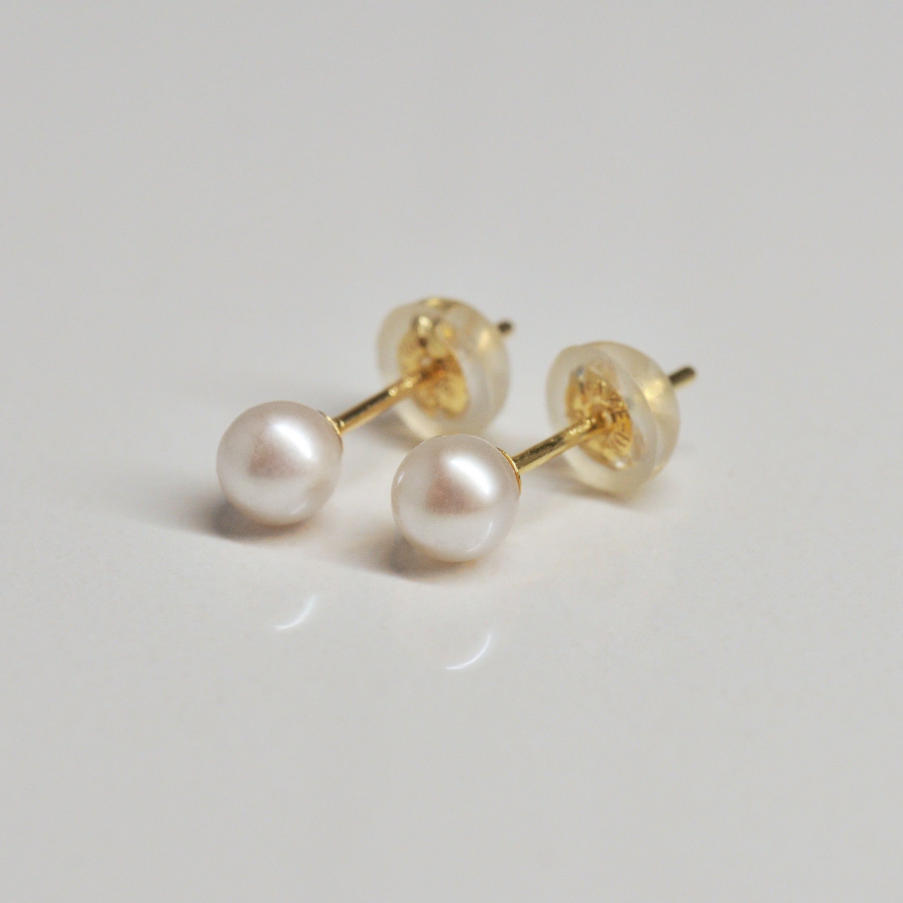 18K Yellow Gold Pearl Small Earrings [4mm] - Product Image