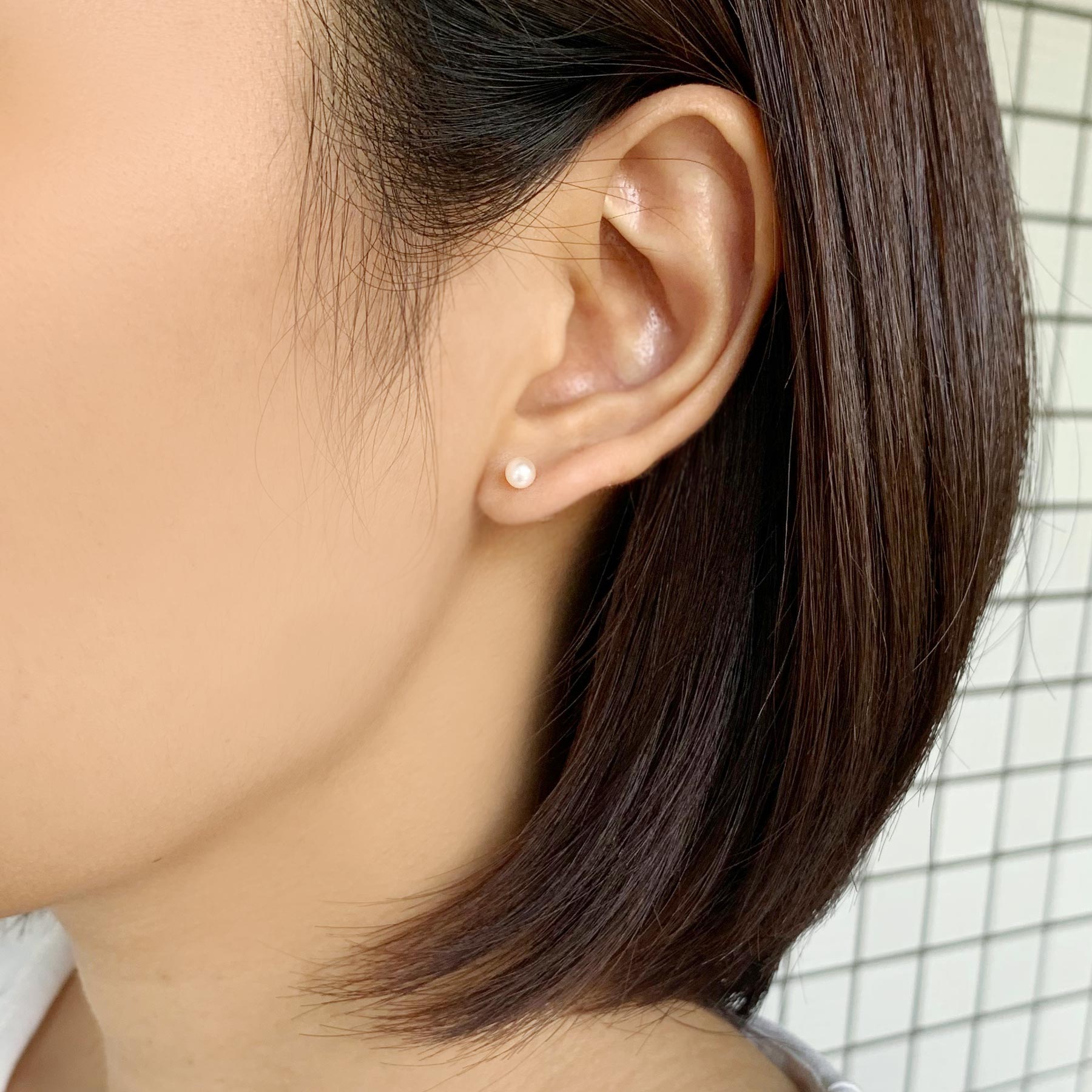 18K Yellow Gold Pearl Small Earrings [4mm] - Model Image