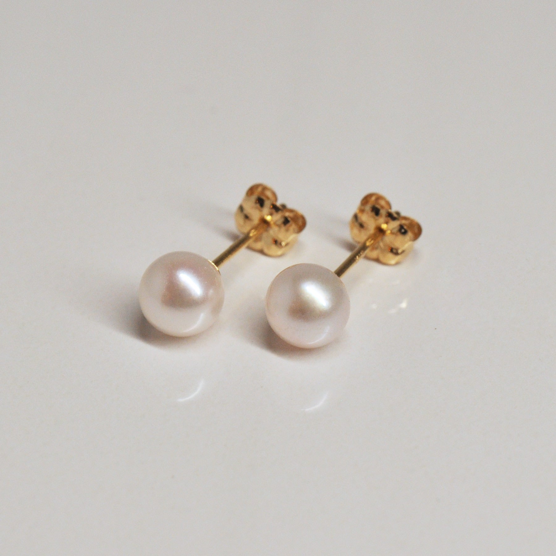 18K Yellow Gold Pearl Small Earrings [5mm] - Product Image