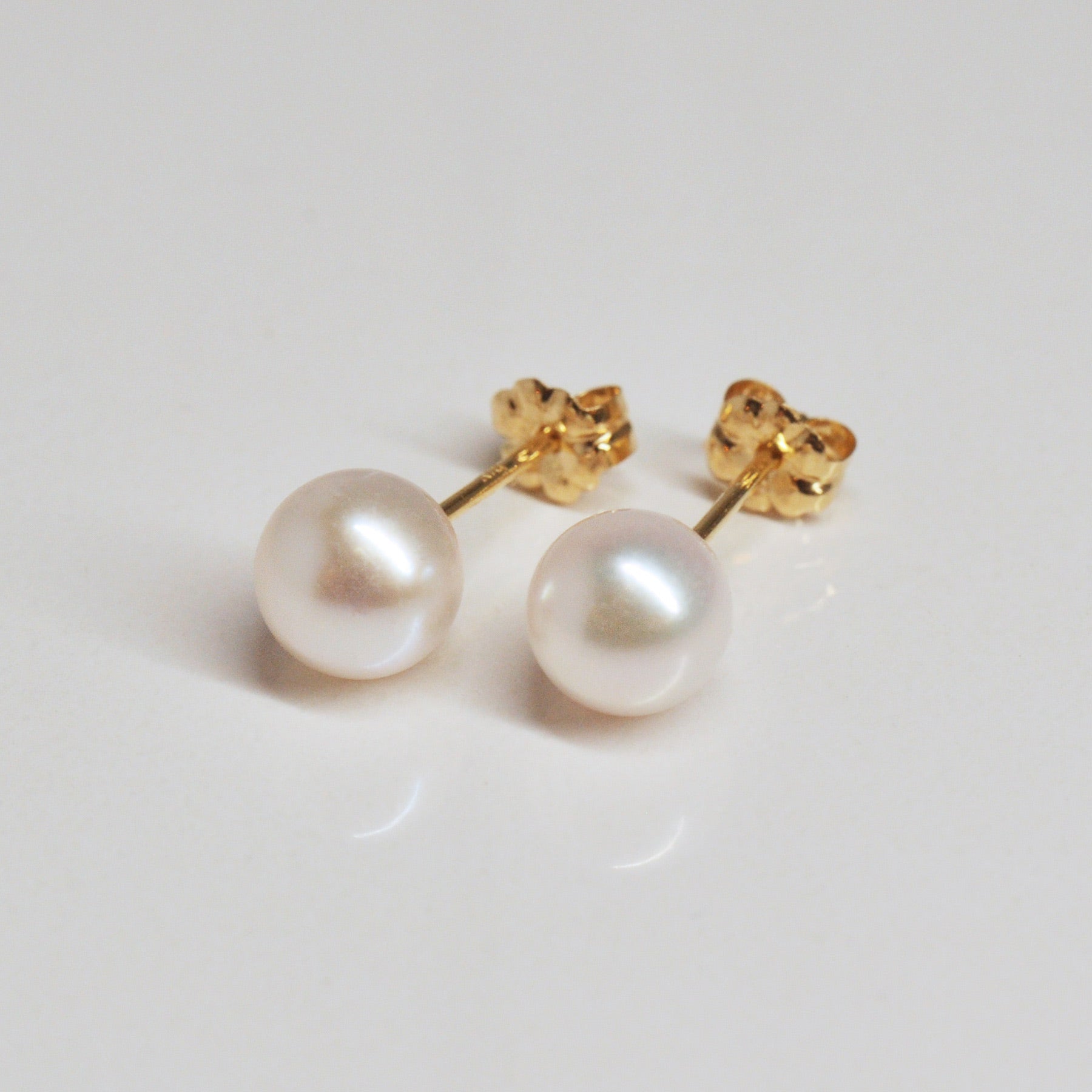 18K Yellow Gold Pearl Stud Earrings (6mm) - Product Image