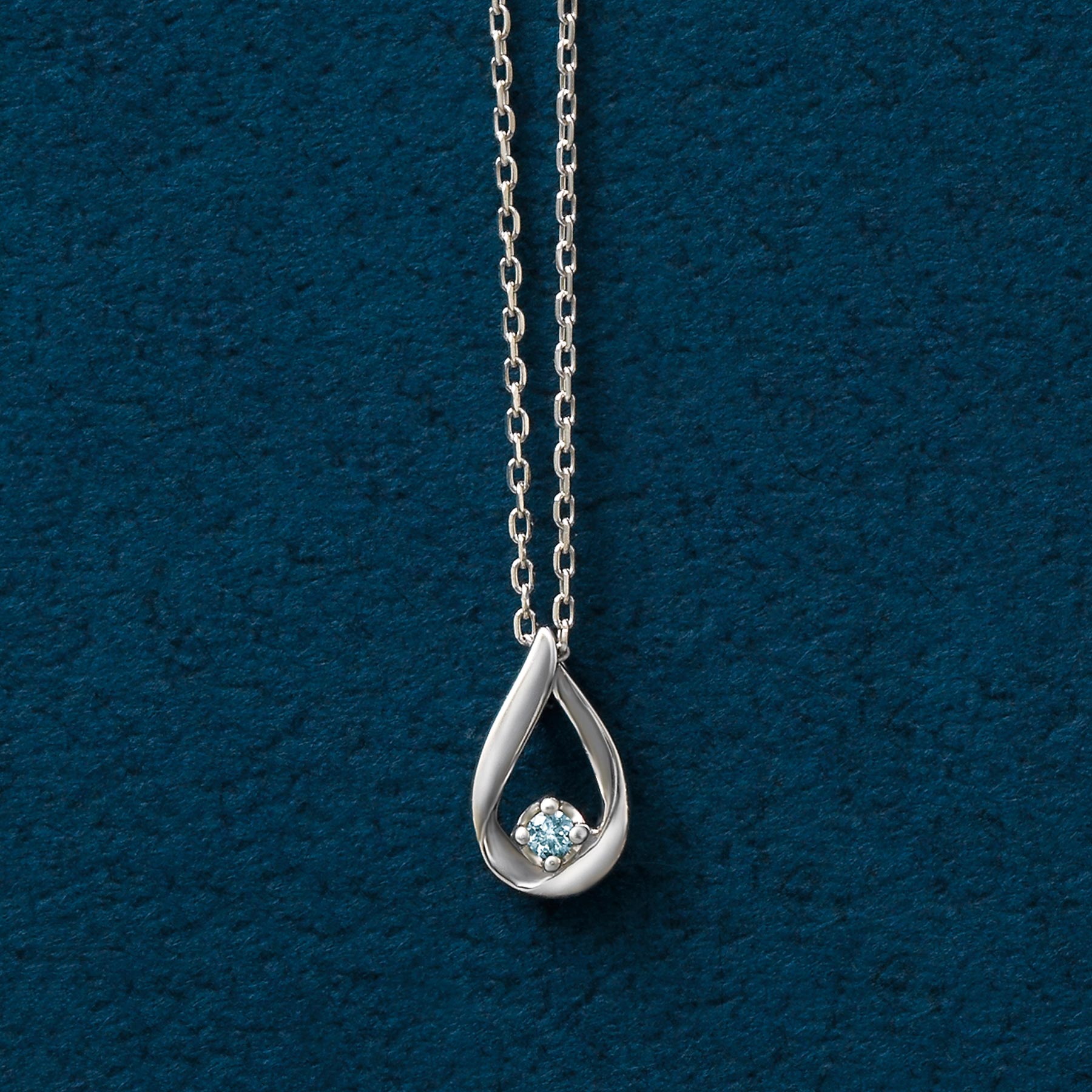 10K White Gold Diamond Dew Drop Necklace - Product Image
