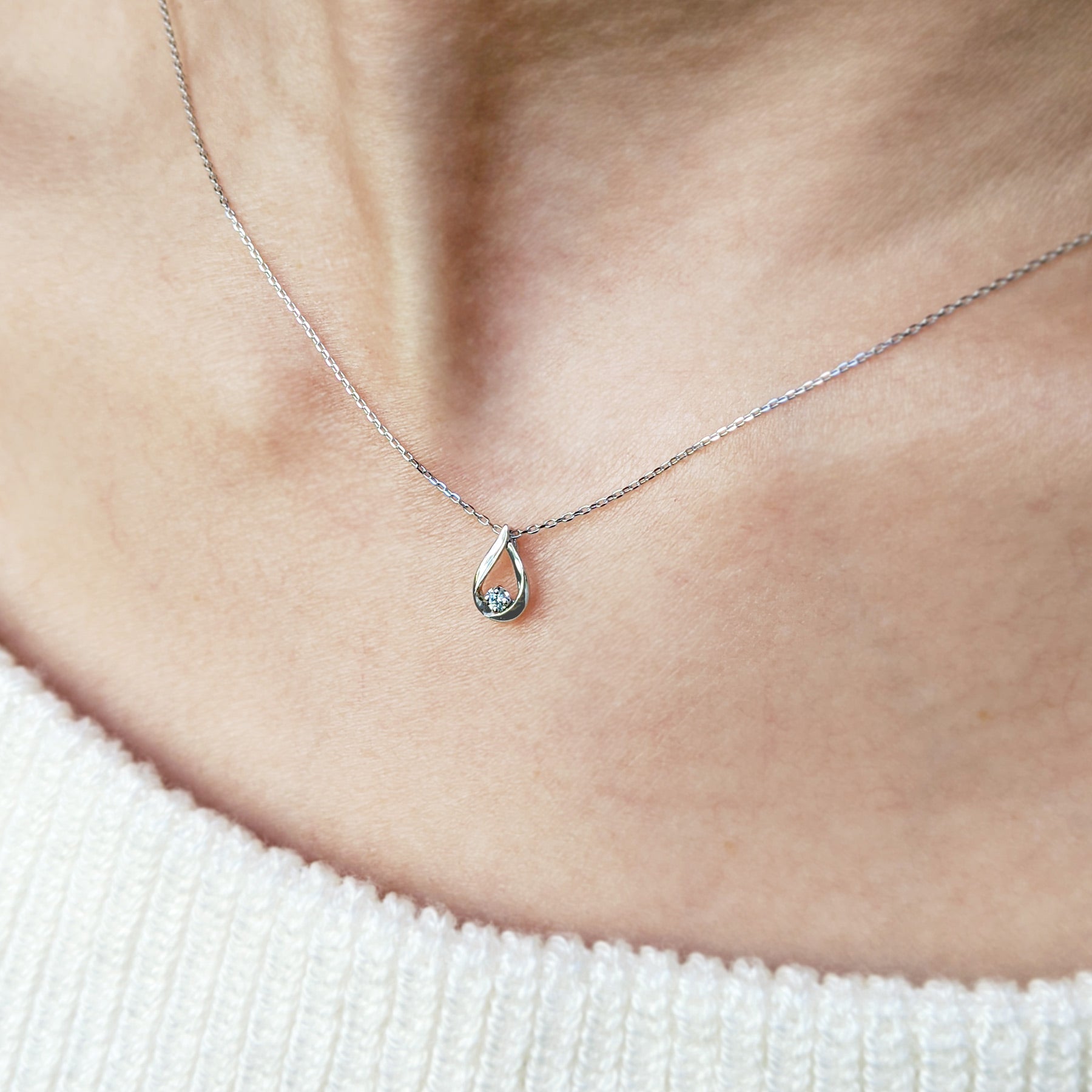 10K White Gold Diamond Dew Drop Necklace - Model Image
