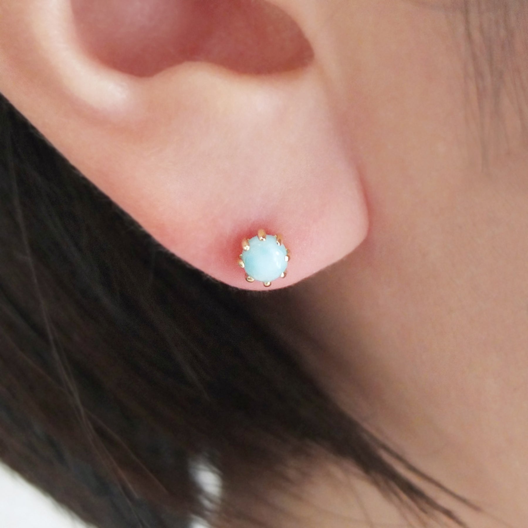 [Second Earrings] 18K Yellow Gold Larimar Earrings - Model Image