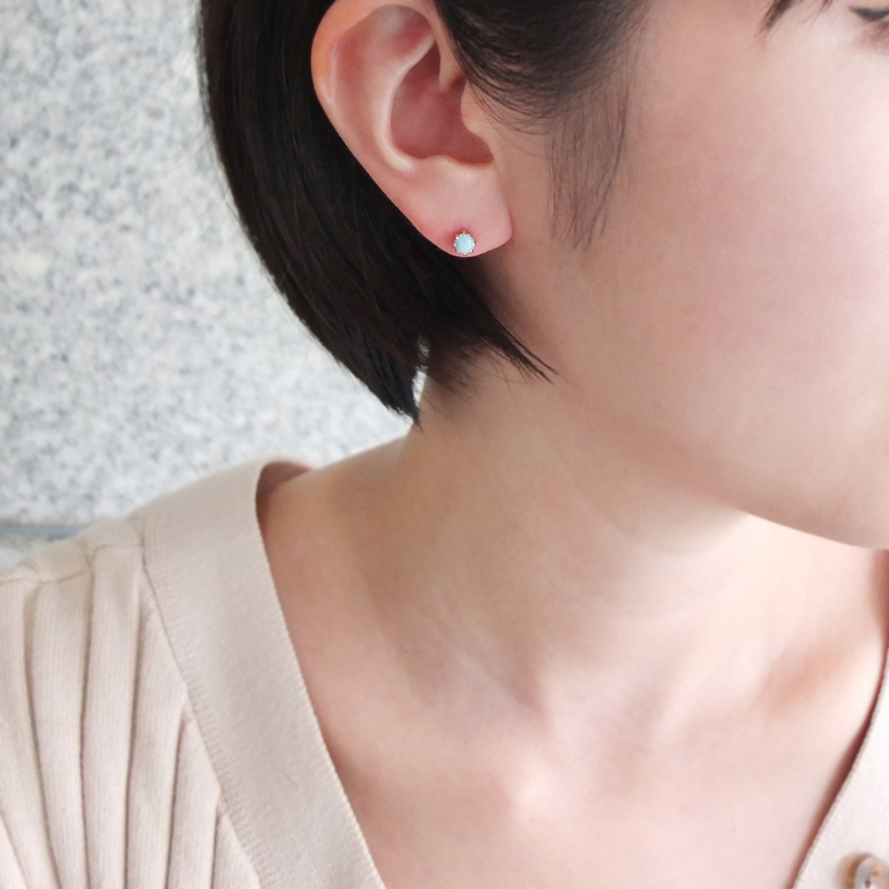 [Second Earrings] 18K Yellow Gold Larimar Earrings - Model Image