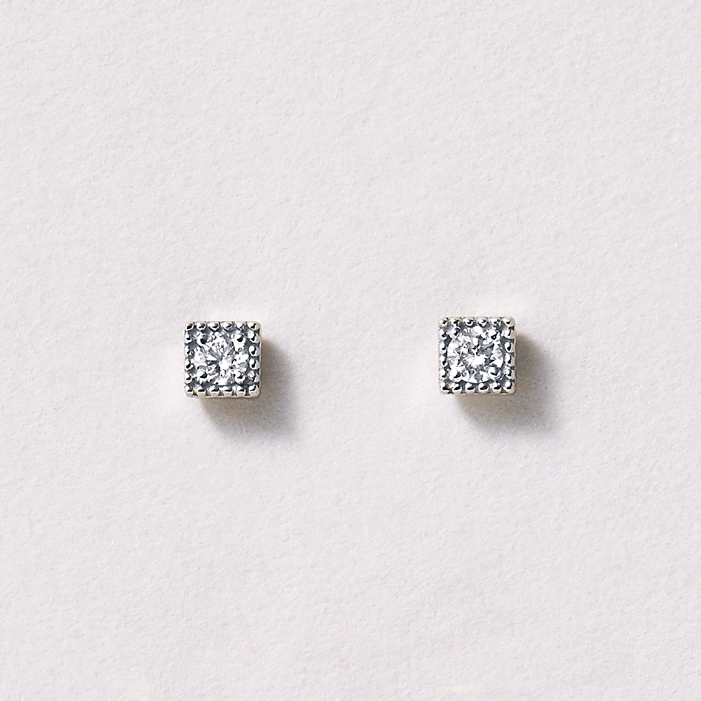[Second Earrings] Platinum Diamond Earrings 0. 06ct - Product Image